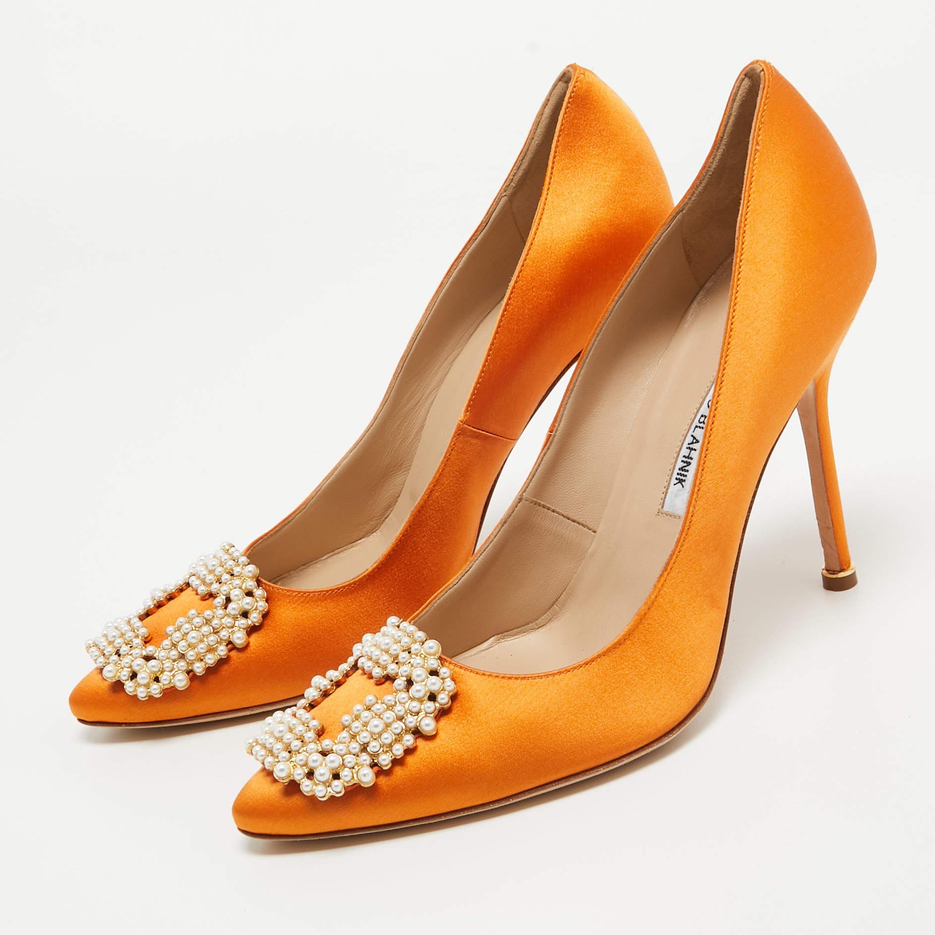 Perfectly sewn and finished to ensure an elegant look and fit, these Manolo Blahnik orange pumps are a purchase you'll love flaunting. They look great on the feet.

Includes
Original Dustbag