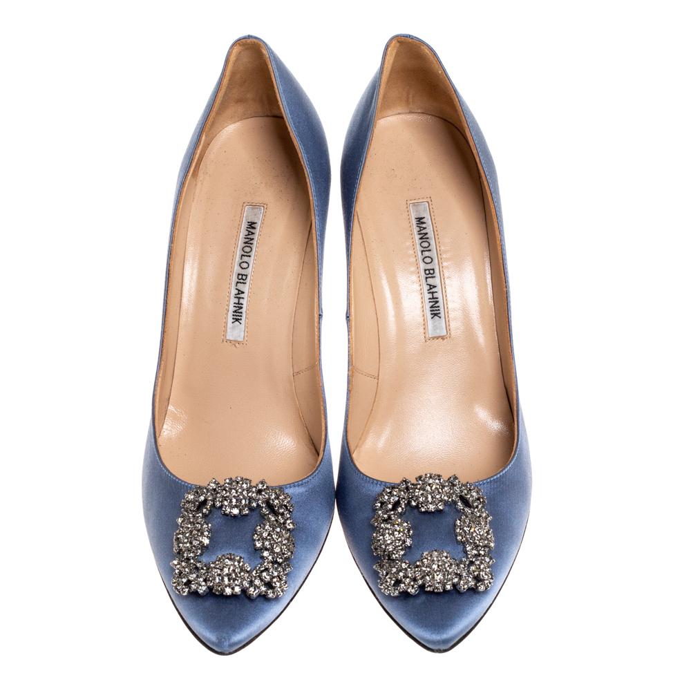 Walk with grace and confidence in these pumps by Manolo Blahnik. Styled in a pale blue shade, with dazzling embellishments on the pointed toes, and leather insoles to provide comfort, these luxurious satin pumps will never fail to lift your outfits.