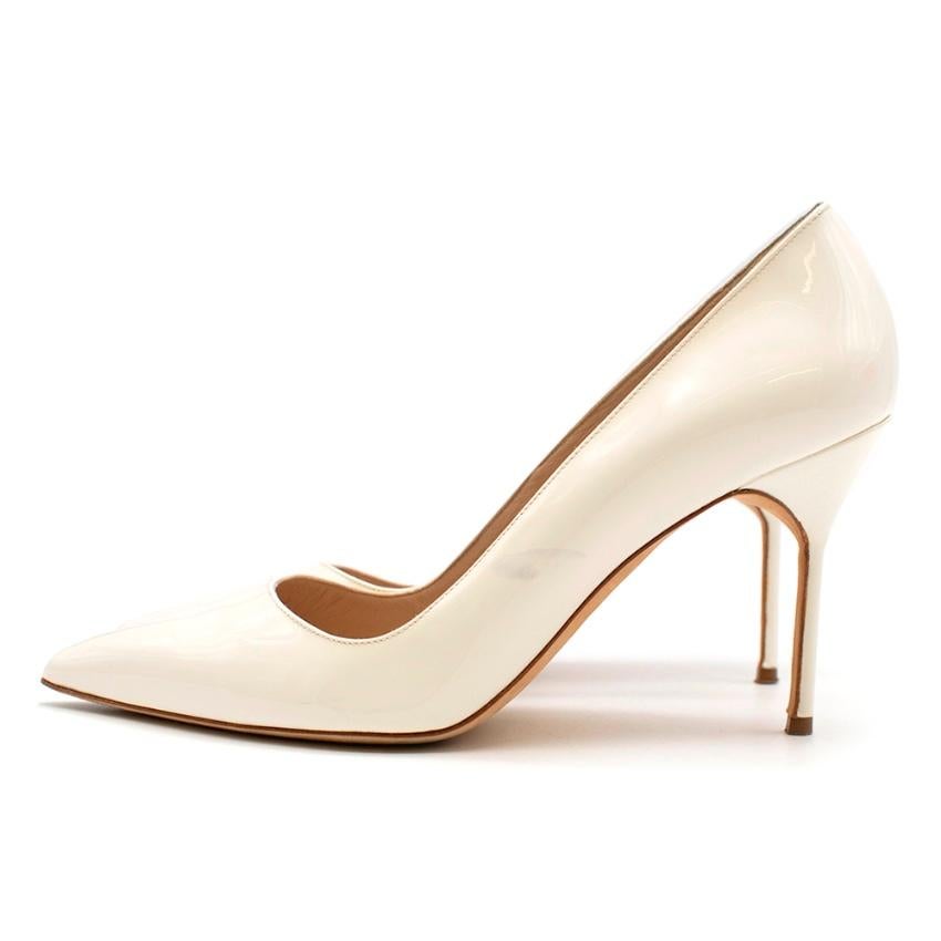 Women's Manolo Blahnik Patent Leather Cream Pointed Toe Pumps 39.5 For Sale