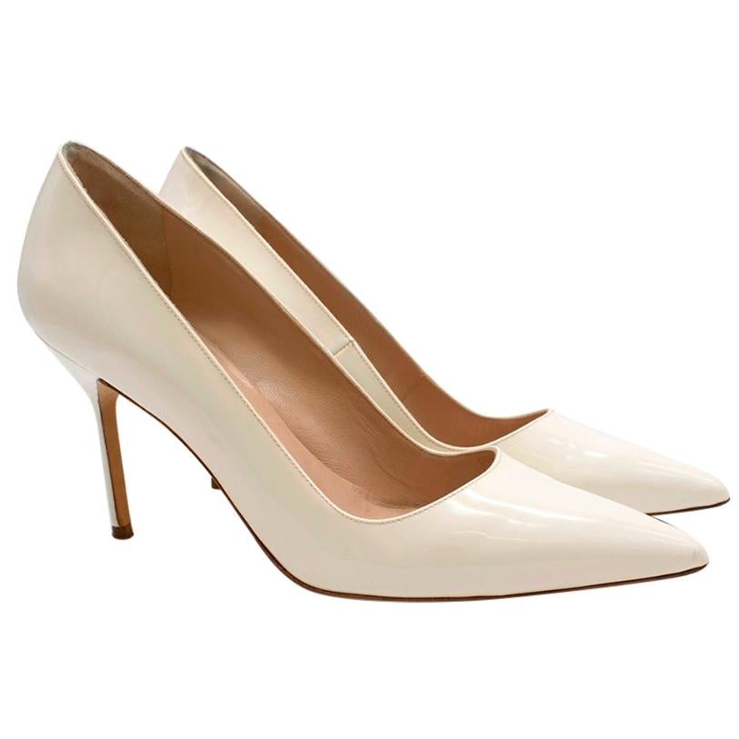 Manolo Blahnik Patent Leather Cream Pointed Toe Pumps 39.5 For Sale