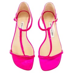 MANOLO BLAHNIK patent leather tstrap comfort toe loop flat sandals EU37