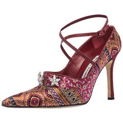 Escarpins Manolo Blahnik à bout pointu en tissu brocart rose/bleu et cristaux, taille 37,5