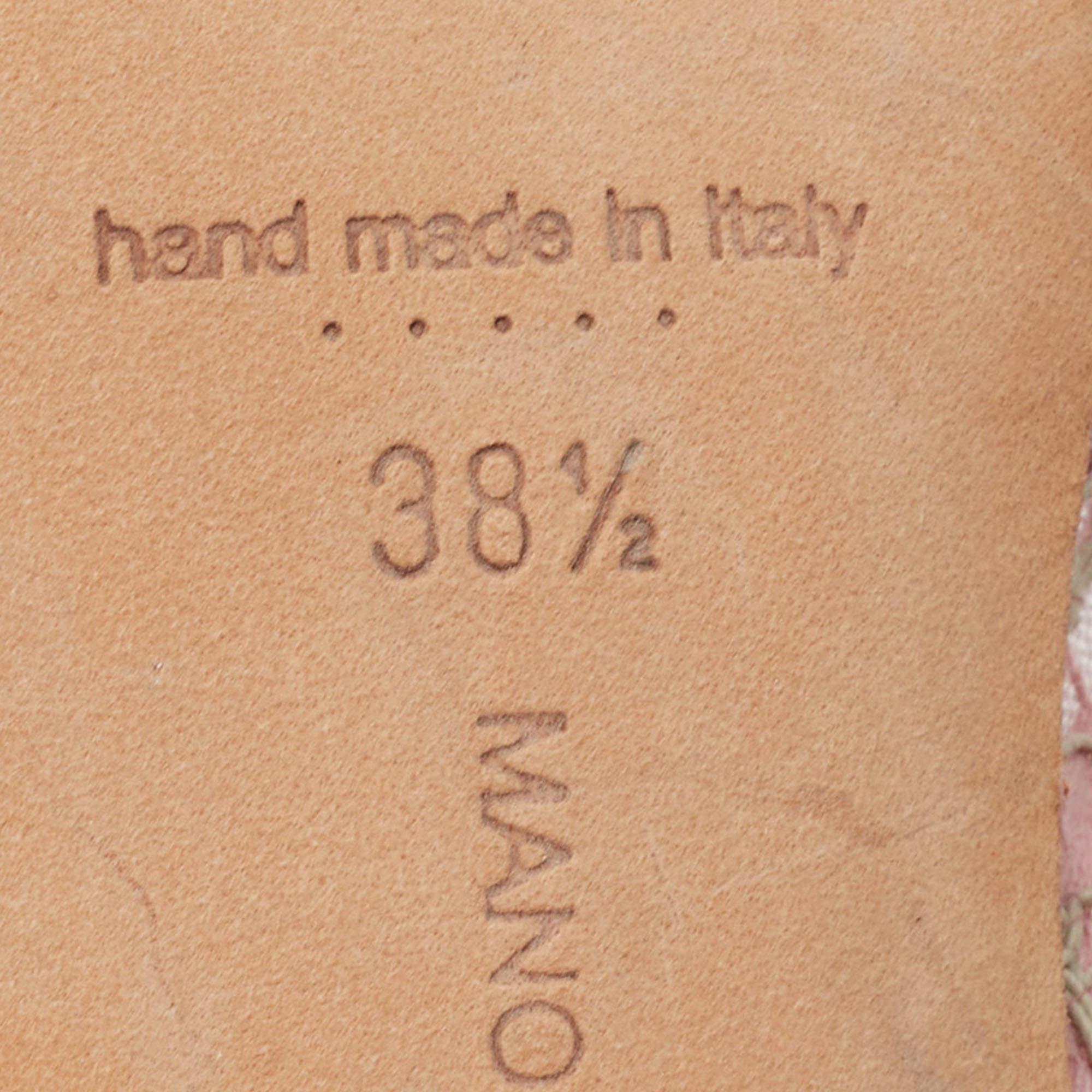 Escarpins Hangisi roses Manolo Blahnik en dentelle et maille, taille 38,5 en vente 4