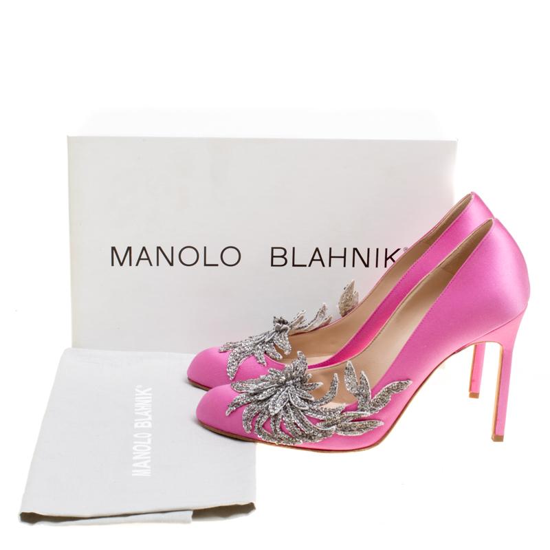 Beige Manolo Blahnik Pink Satin Embellished Swan Pumps Size 38.5