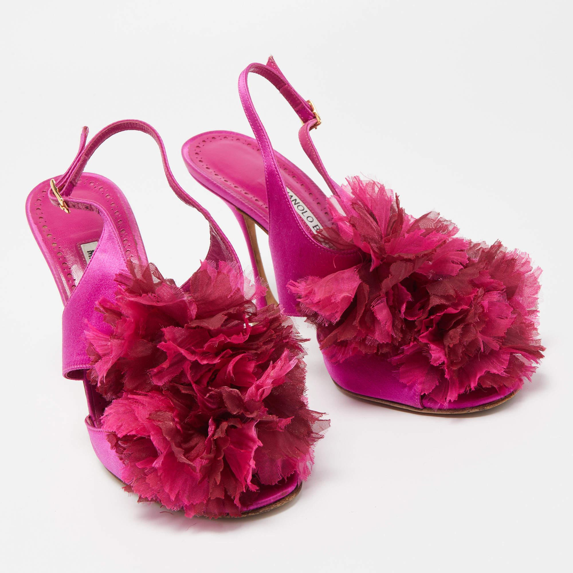 Manolo Blahnik Pink Satin Flower Embellished Ankle Strap Sandals Size 38 In Good Condition In Dubai, Al Qouz 2
