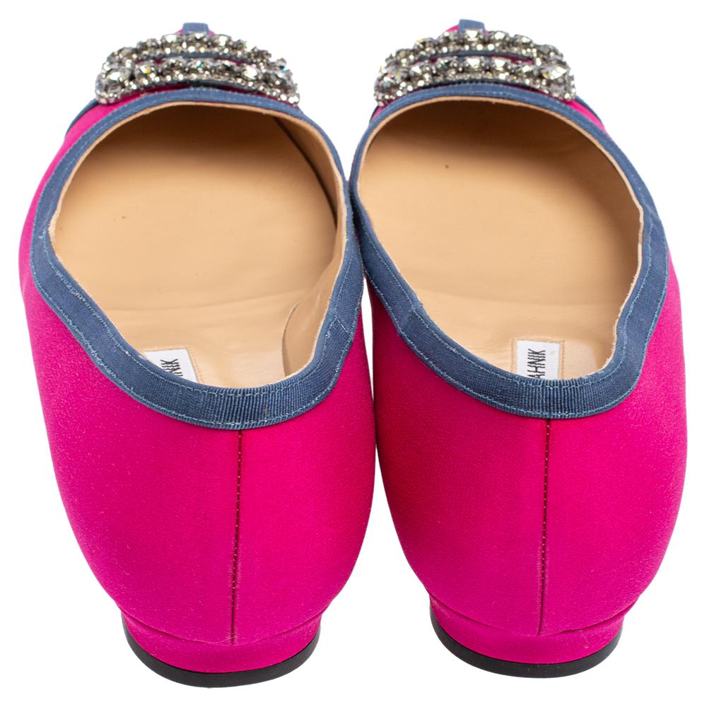 Manolo Blahnik Pink Satin Gotrian Crystal Pointed Toe Flats Size 40.5 In Good Condition In Dubai, Al Qouz 2