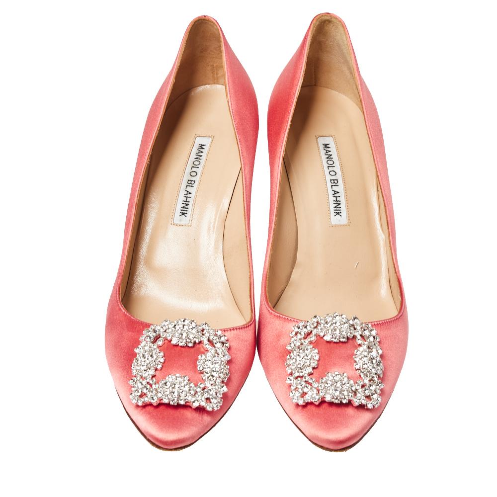 Manolo Blahnik presents these iconic Hangisi pumps, a sleek and stunning option for a fashionista like you. A refined design, they feature luxuriously embellished buckles on the front, inspired by a similar buckle Blahnik himself found on his