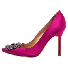 Escarpins Manolo Blahnik en satin rose « Hangisi », taille 35.5