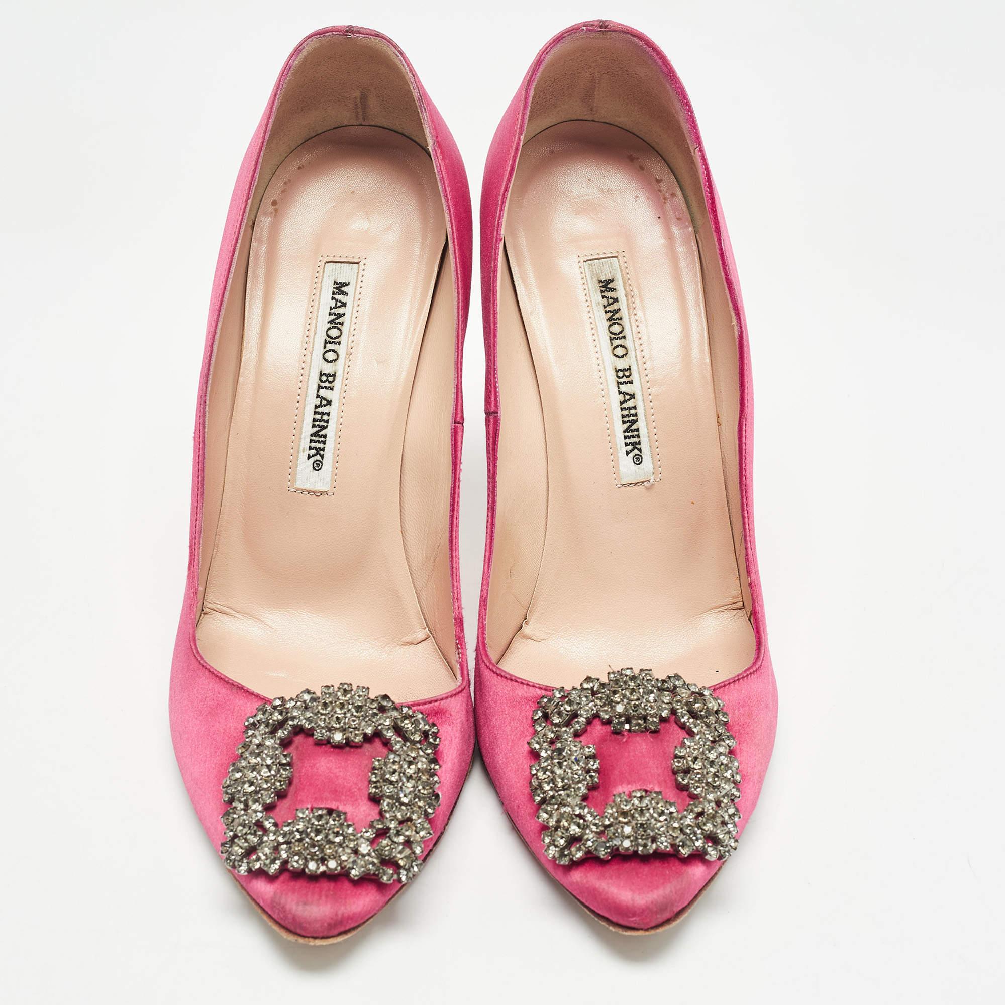 Manolo Blahnik Pink Satin Hangisi Pumps Size 37 In Good Condition In Dubai, Al Qouz 2