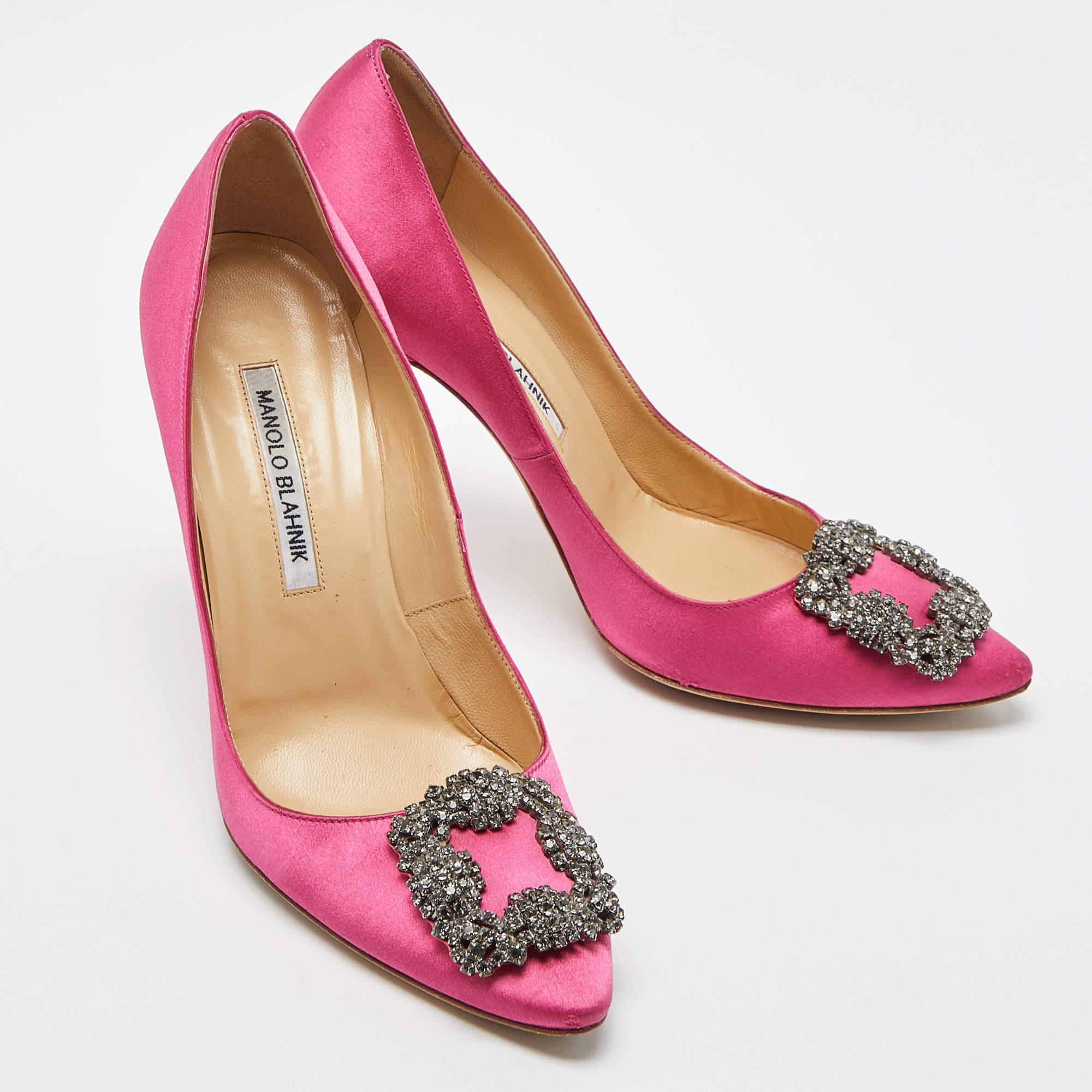 Manolo Blahnik Pink Satin Hangisi Pumps Size 38.5 In Good Condition In Dubai, Al Qouz 2