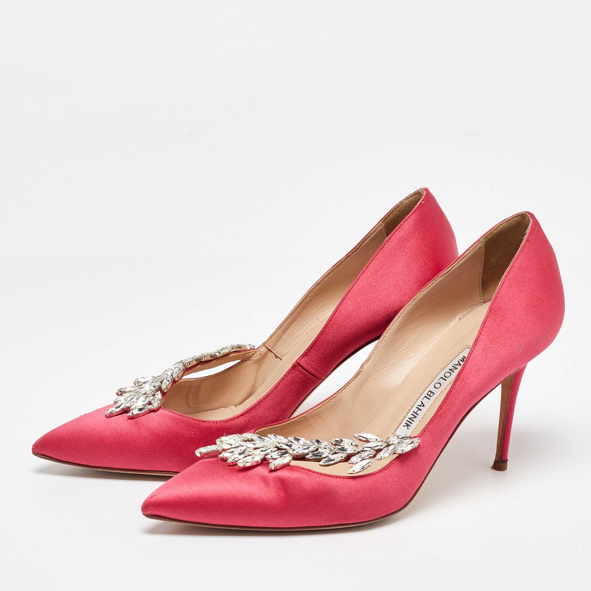 Make a chic style statement with these designer pumps. They showcase sturdy heels and durable soles  perfect for your fashionable outings