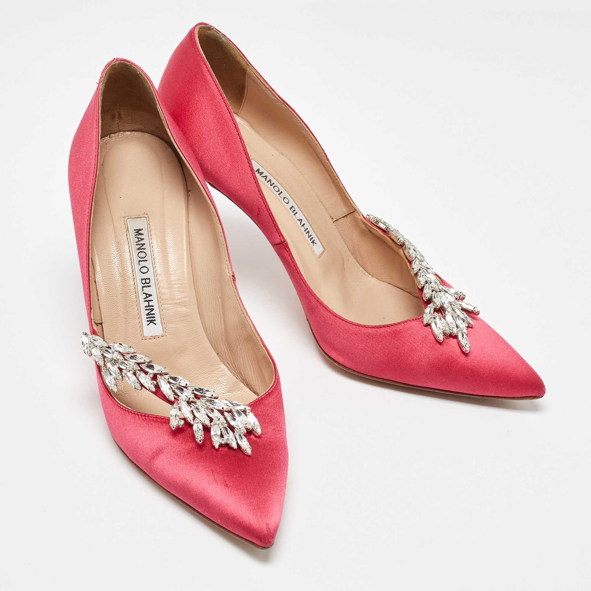 Women's Manolo Blahnik Pink Satin Nadira Pointed Toe Pumps Size 37 For Sale