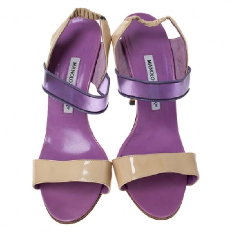 Sandalias Manolo Blahnik de charol y PVC color púrpura/beige tamaño 38,5 Gris en venta