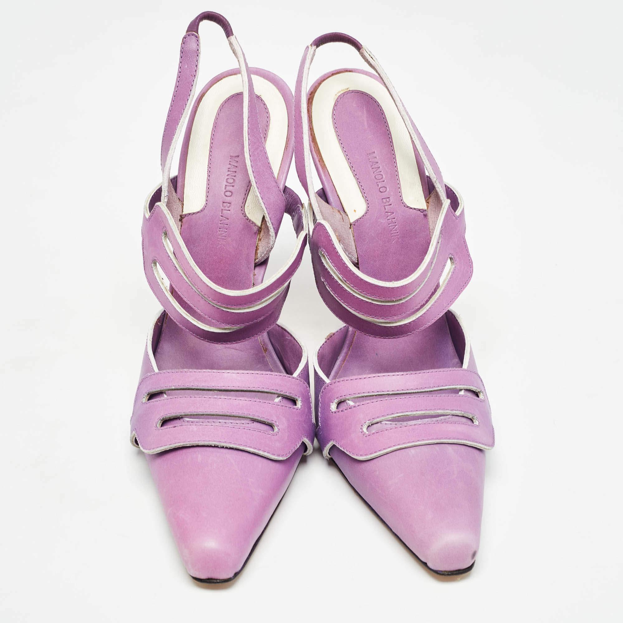 Manolo Blahnik Purple Leather Slingback Pumps Size 39 In Good Condition In Dubai, Al Qouz 2