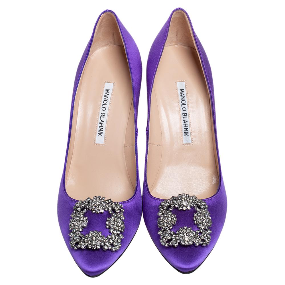 These iconic pumps are by Manolo Blahnik. Styled with dazzling embellishments on the toes, and leather insoles to provide comfort, these luxurious pumps in purple satin will never fail to lift your outfits. Complete with 11 cm heels, you can wear