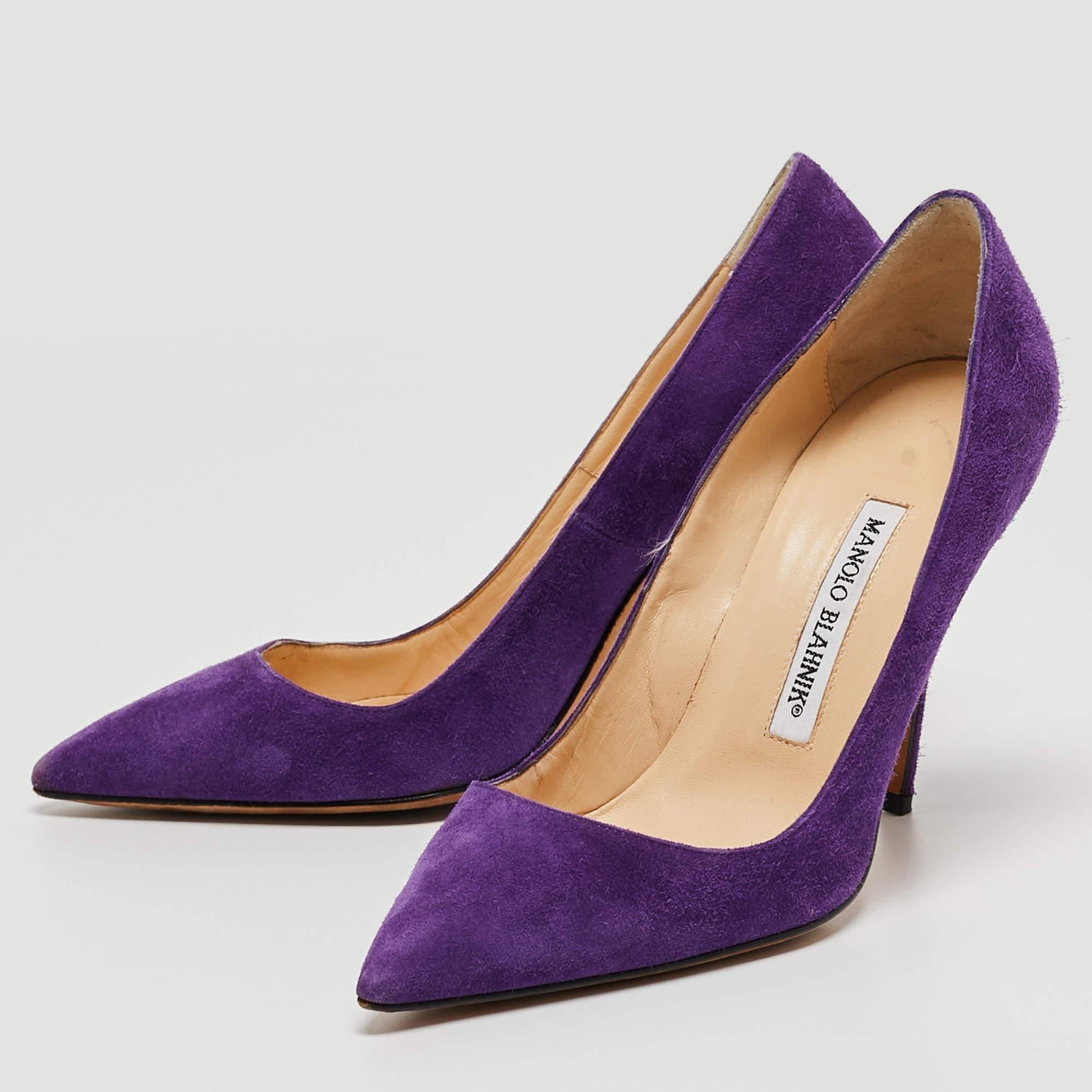 Confectionnés en toile imprimée, ces escarpins Manolo Blahnik ajouteront une touche sophistiquée à votre look du jour. Ces escarpins de créateur sont dotés de bouts pointus, d'une doublure en cuir et de talons de 10 cm.