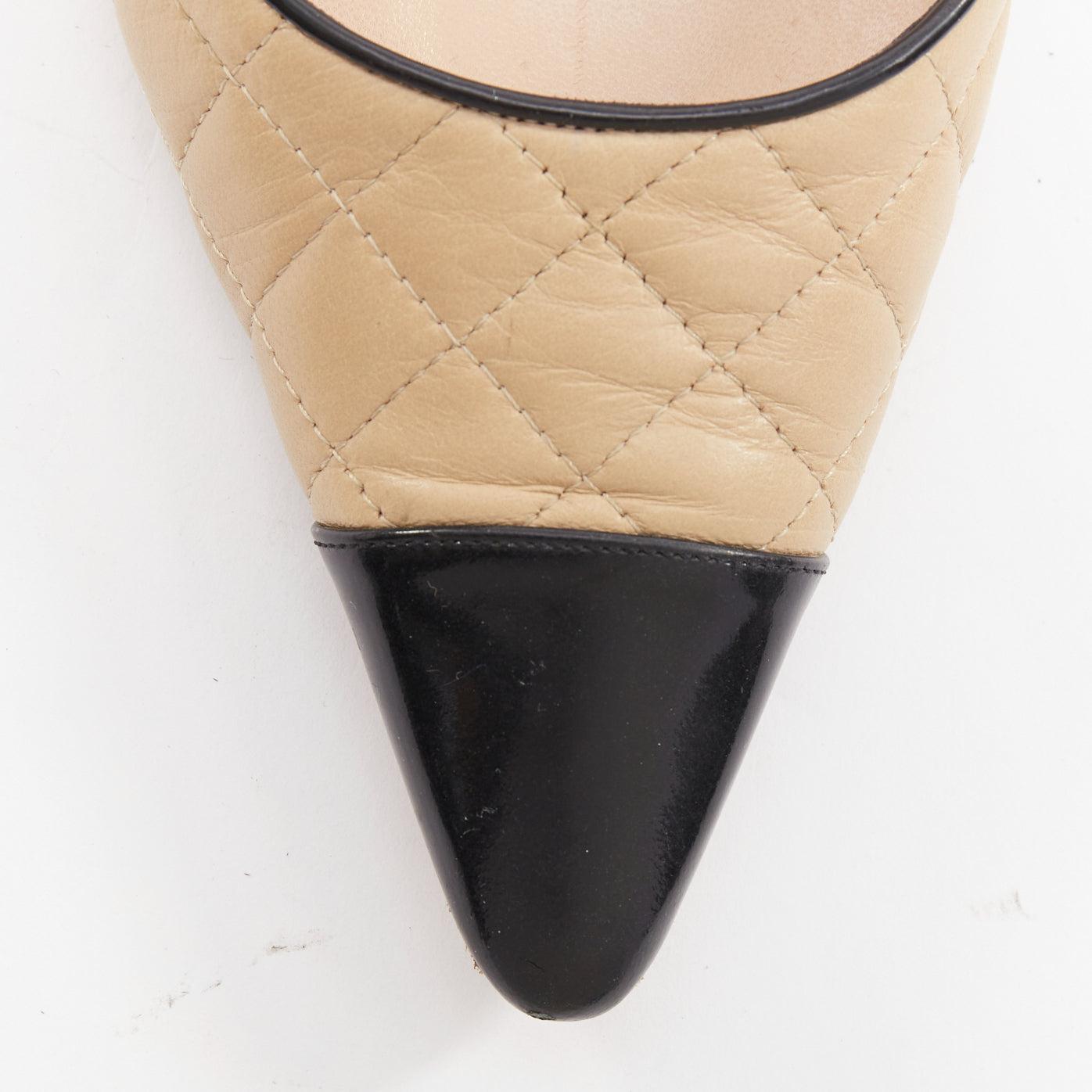 MANOLO BLAHNIK trapuntata in pelle con cuciture nere punta punta slingback tacco EU39 in vendita 1