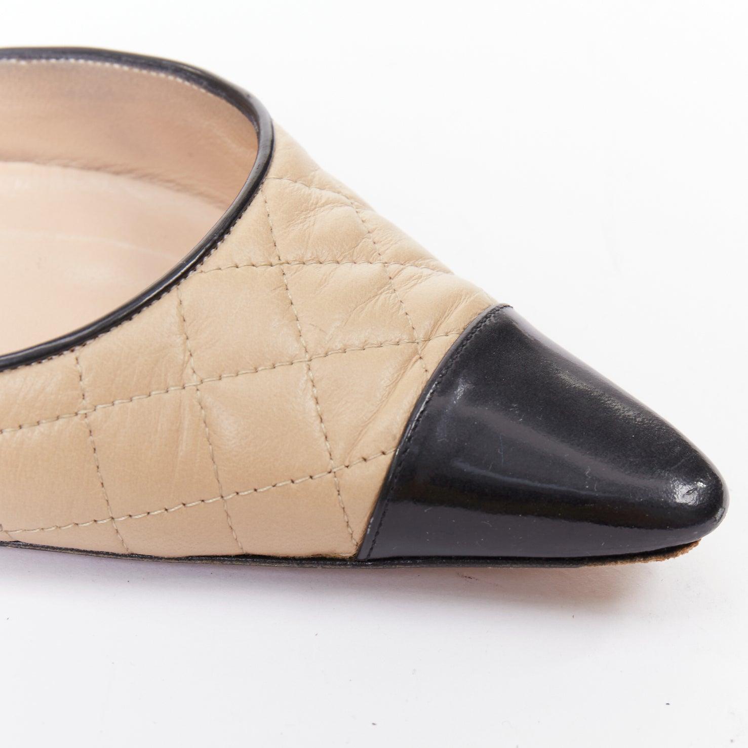 MANOLO BLAHNIK trapuntata in pelle con cuciture nere punta punta slingback tacco EU39 in vendita 2