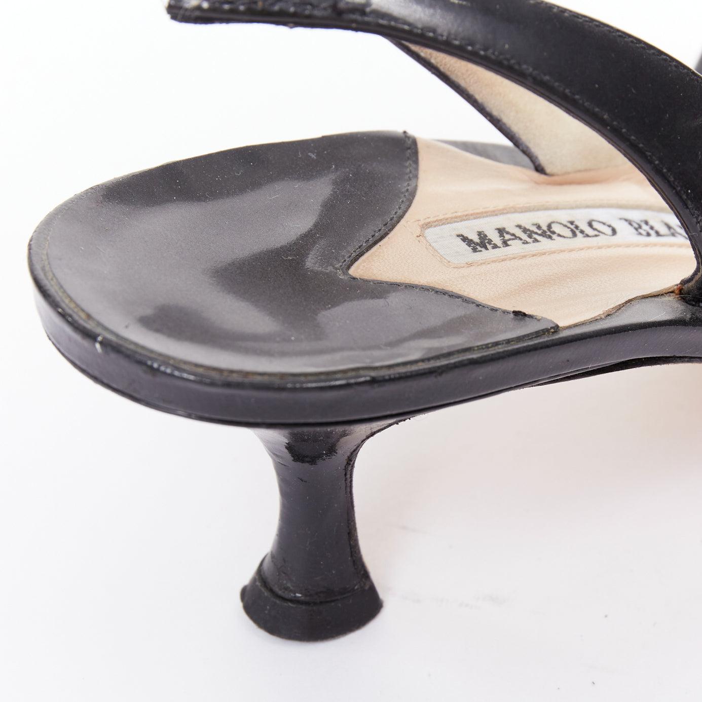MANOLO BLAHNIK trapuntata in pelle con cuciture nere punta punta slingback tacco EU39 in vendita 3
