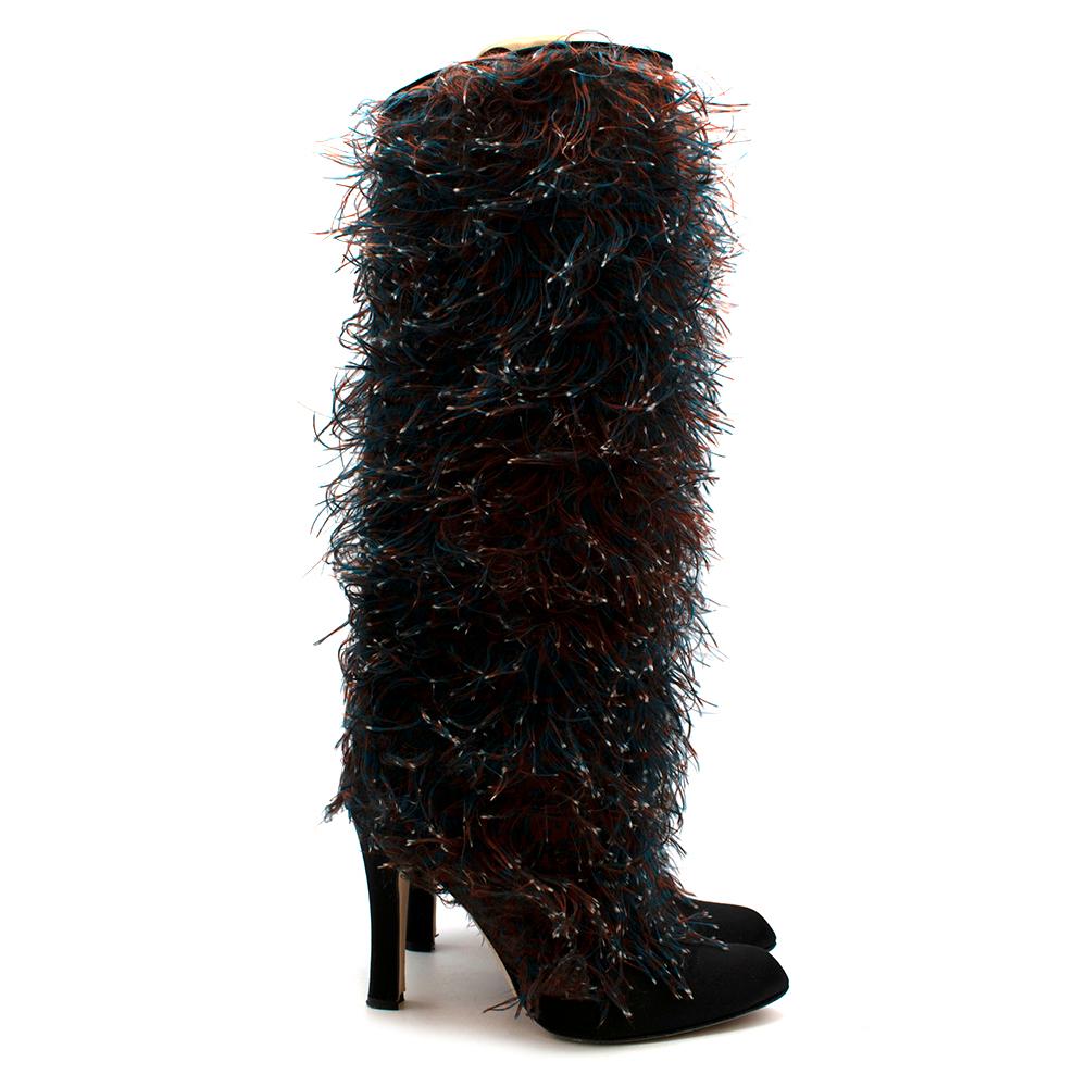 Manolo Blahnik Red & Blue Satin Textured Heeled Boots

-Luxurious feather like texture
-Beautiful red and blue pattern  
-Luxurious soft leather lining 
-Almond toes 
-Perfect for some winter street style 

Materials:
Main-textile
Lining-leather