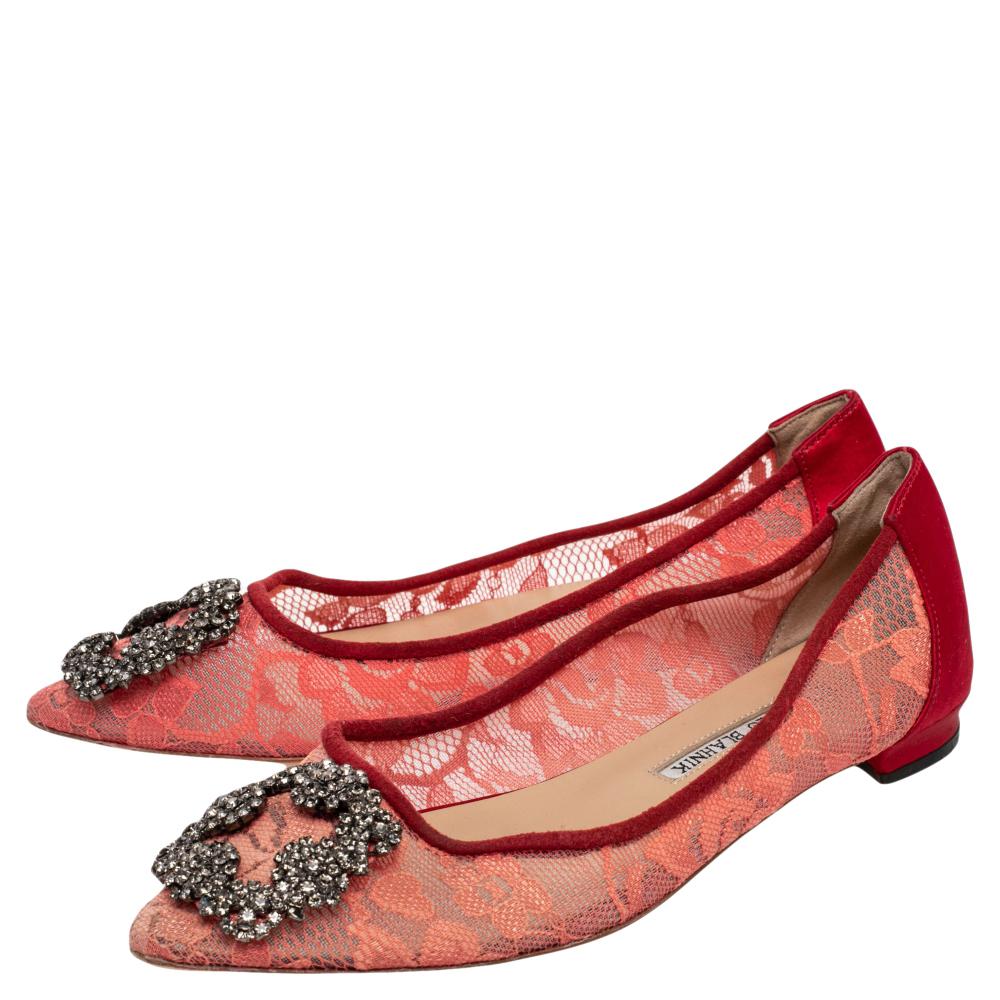Manolo Blahnik Bailarinas rojas de encaje y satén Hangisi Talla 36 en Bueno Estado en Dubai, Al Qouz 2