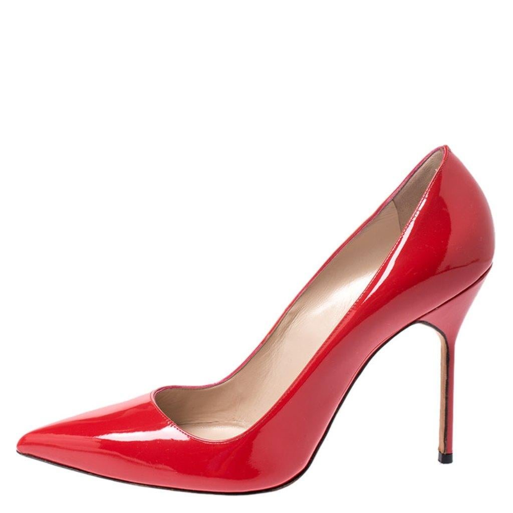 Chase your woes away by wearing this pair of magnificent pumps, that have been created from patent leather. They come in red with pointed toes and 11 cm heels. You're sure to feel your best while strutting about in this pair of classy pumps by
