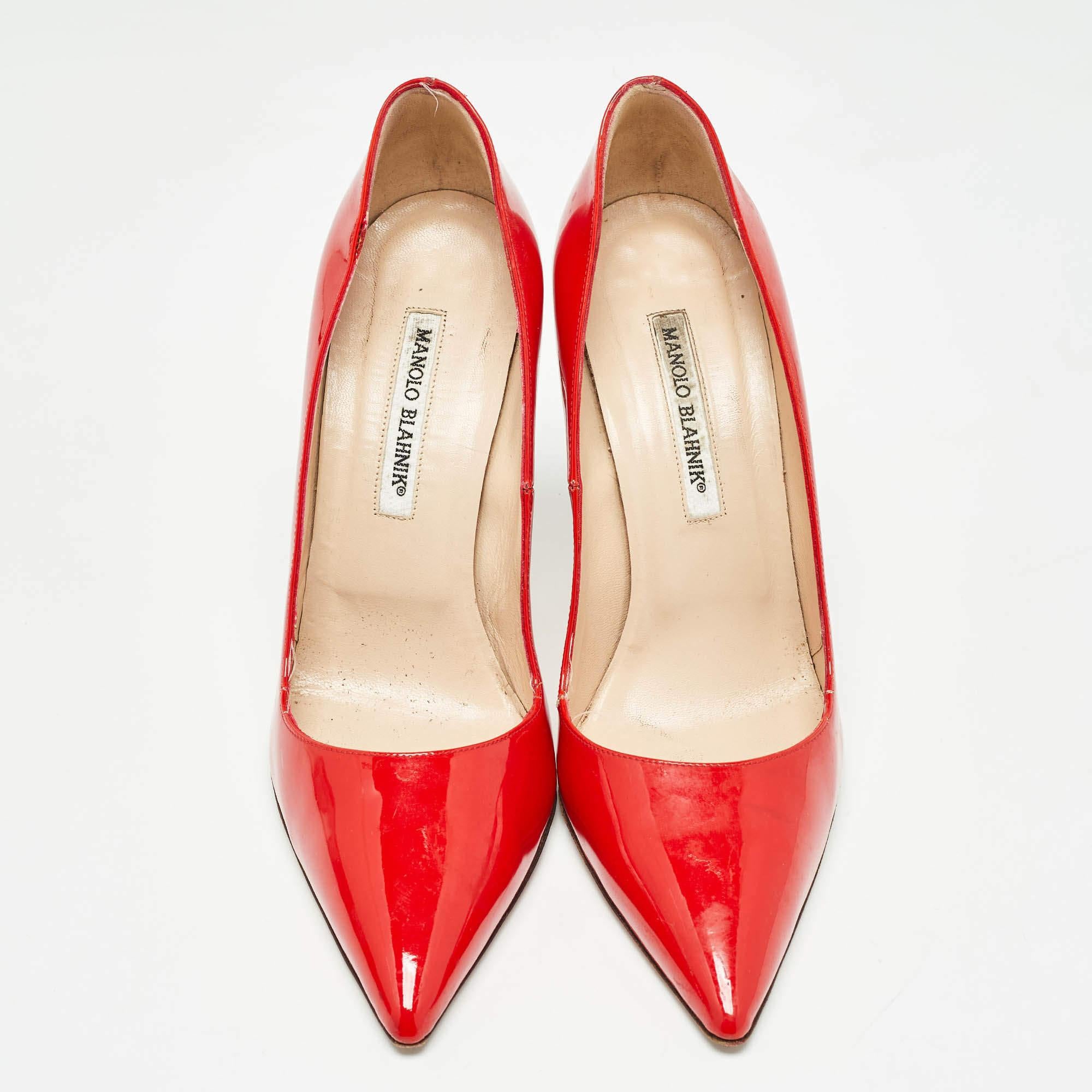 Rouge Escarpins à bout pointu en cuir verni rouge Manolo Blahnik, taille 40 en vente