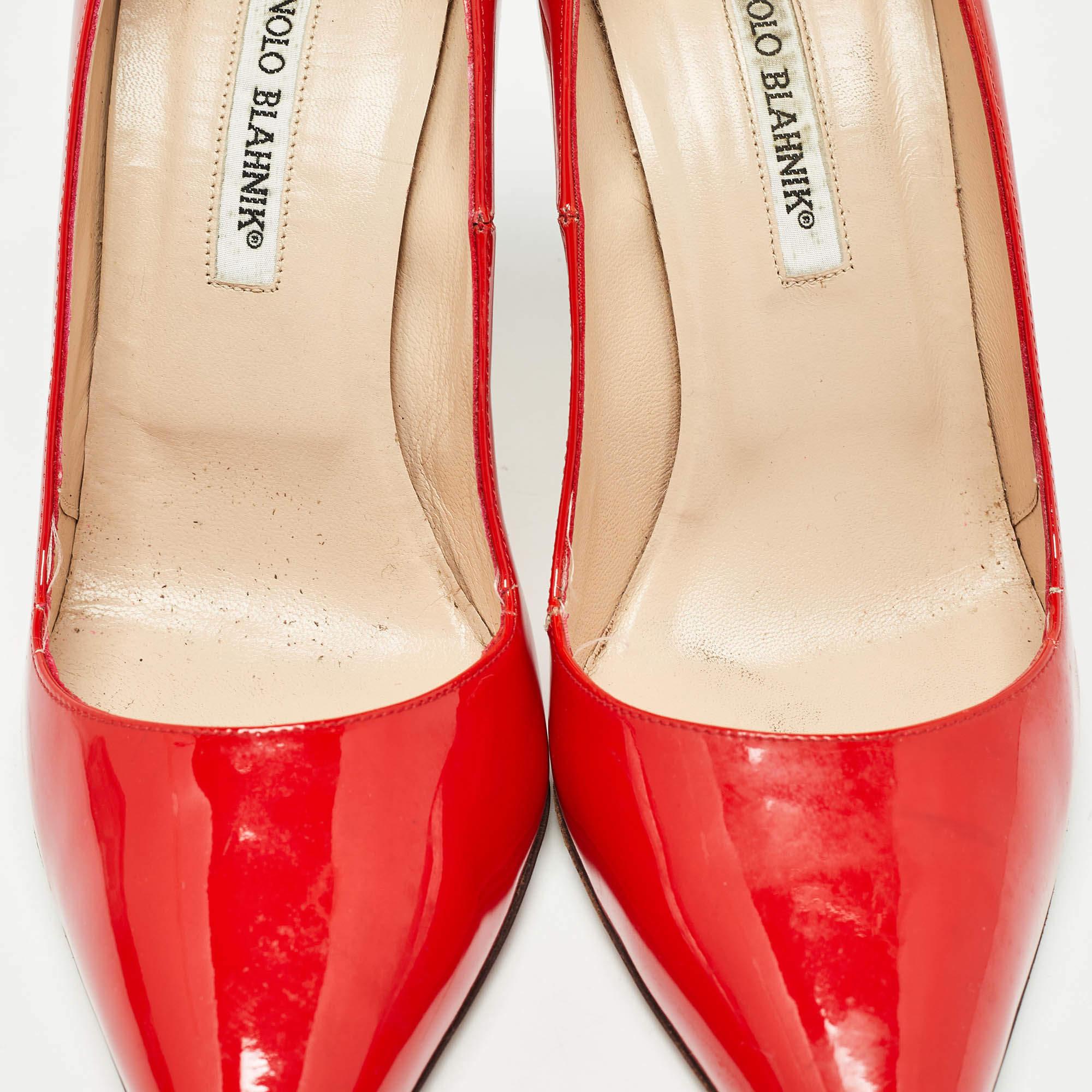 Escarpins à bout pointu en cuir verni rouge Manolo Blahnik, taille 40 en vente 3