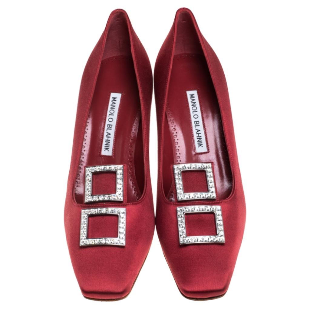 Step out in sophistication and style when you don this pair of Manolo Blahnik pumps. Made from fine satin, these red pumps will make an elegant addition to your wardrobe. They bring crystal detailing on the uppers and a set of 7.5 cm