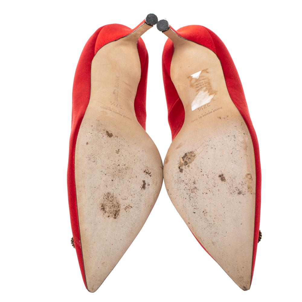 Manolo Blahnik Red Satin 'Eufrasia' Pointed Toe Pumps Size 37.5 In Good Condition In Dubai, Al Qouz 2