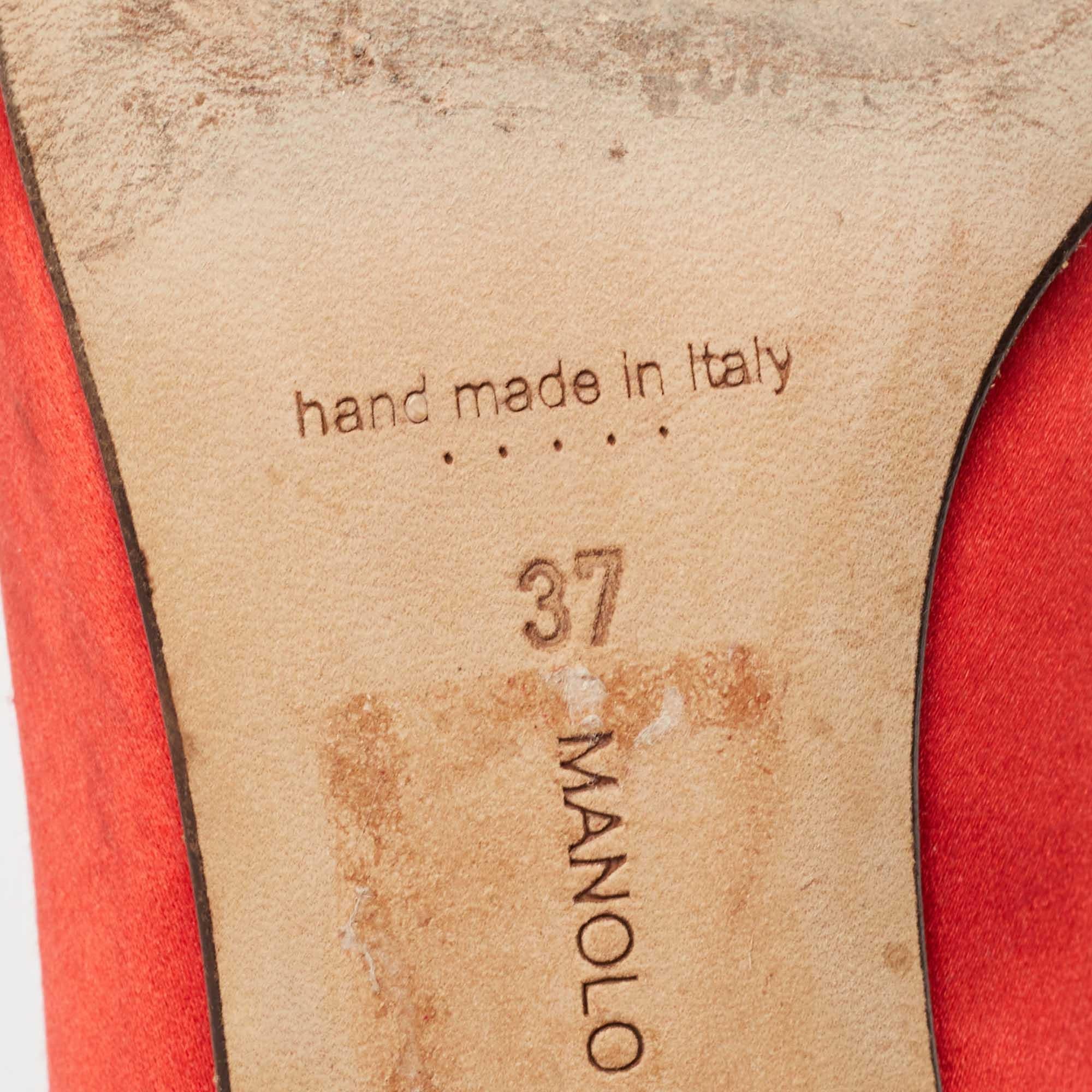 Manolo Blahnik - Escarpins en satin rouge, taille 37 en vente 4