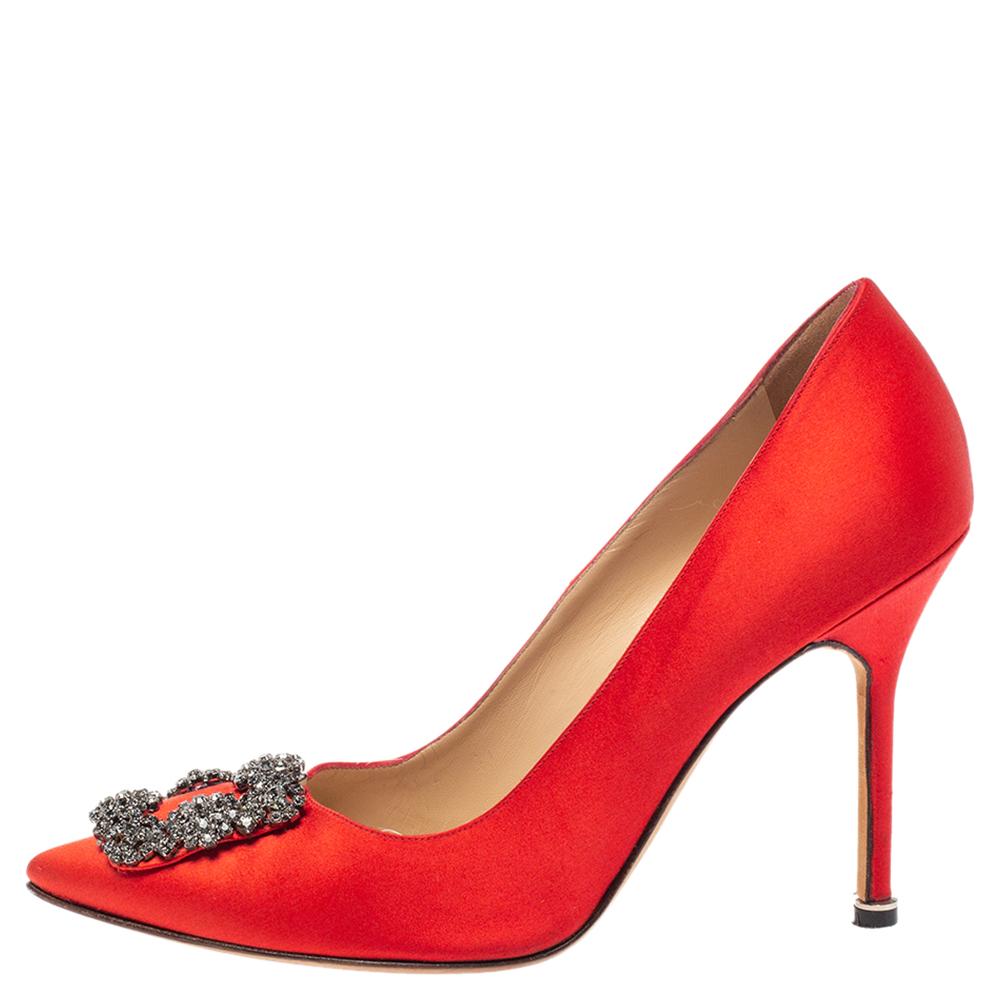 Manolo Blahnik Red Satin Hangisi Pumps Size 38.5 In Good Condition In Dubai, Al Qouz 2