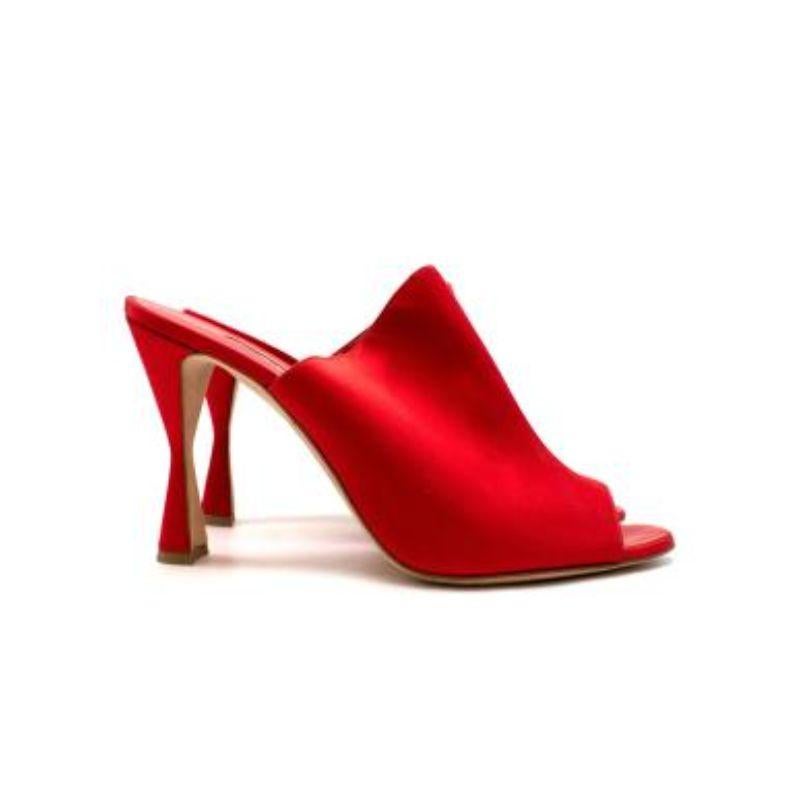 Manolo Blahnik red satin high-vamp heeled mules

-Open heel & toe 
-Branded leather insoles 
-Curved heel 
-Slip on 

Material: 

Satin 
Leather 

Made in Italy 

9.5/10 excellent conditions, small dent in the fabric at the front, please refer to