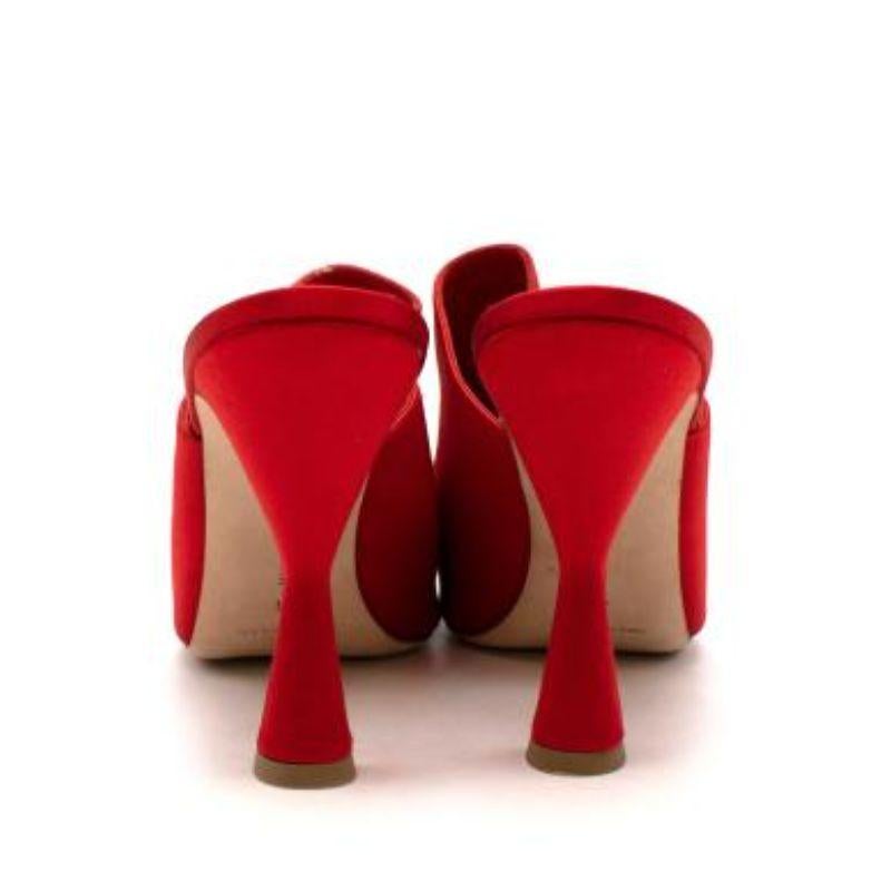 Manolo Blahnik red satin high-vamp heeled mules In Good Condition For Sale In London, GB