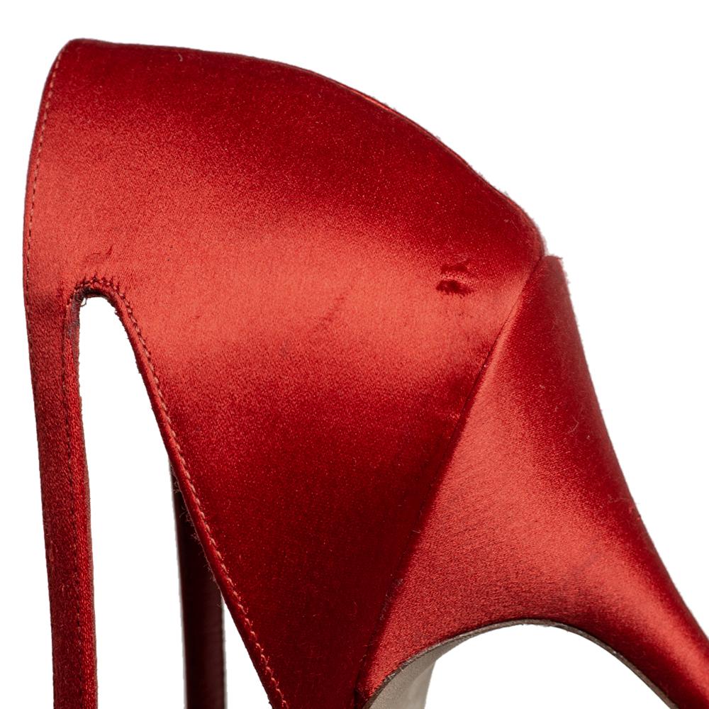 Women's Manolo Blahnik Red Satin Lala Pointed Toe Pumps Size 40.5
