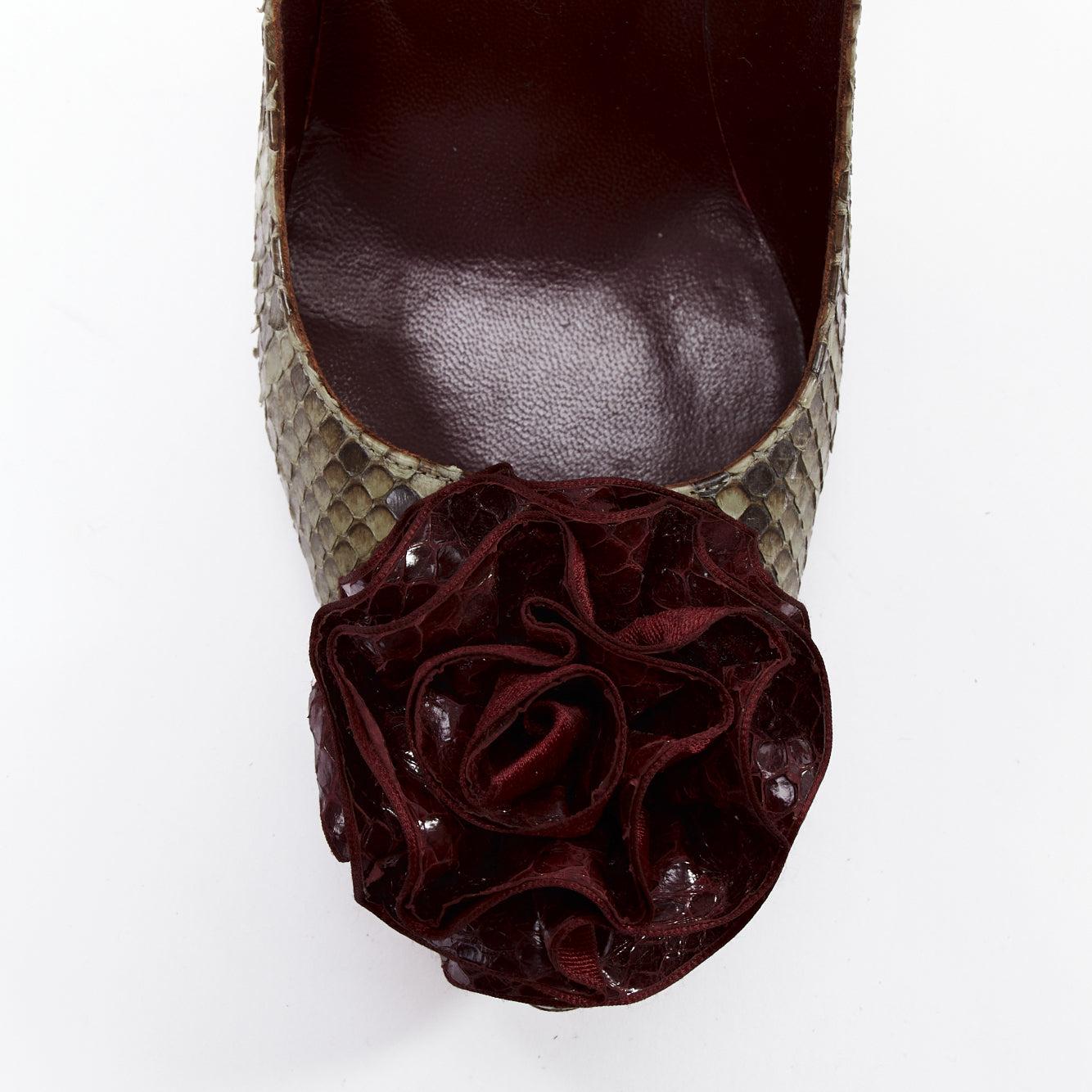 MANOLO BLAHNIK red scaled leather rose applique pumps EU37 For Sale 1