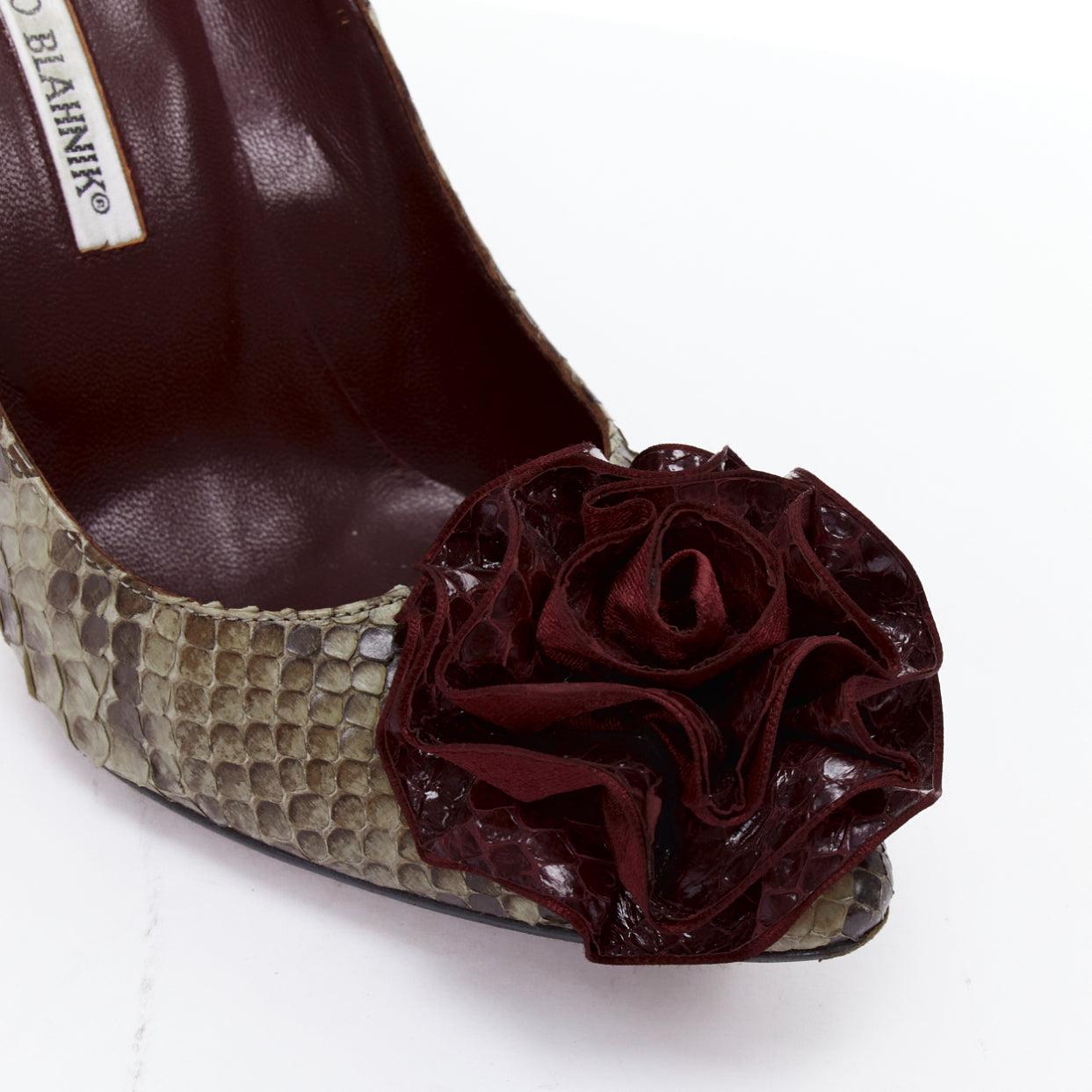 MANOLO BLAHNIK red scaled leather rose applique pumps EU37 For Sale 2