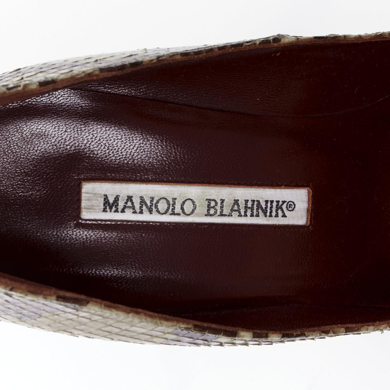 MANOLO BLAHNIK red scaled leather rose applique pumps EU37 For Sale 4