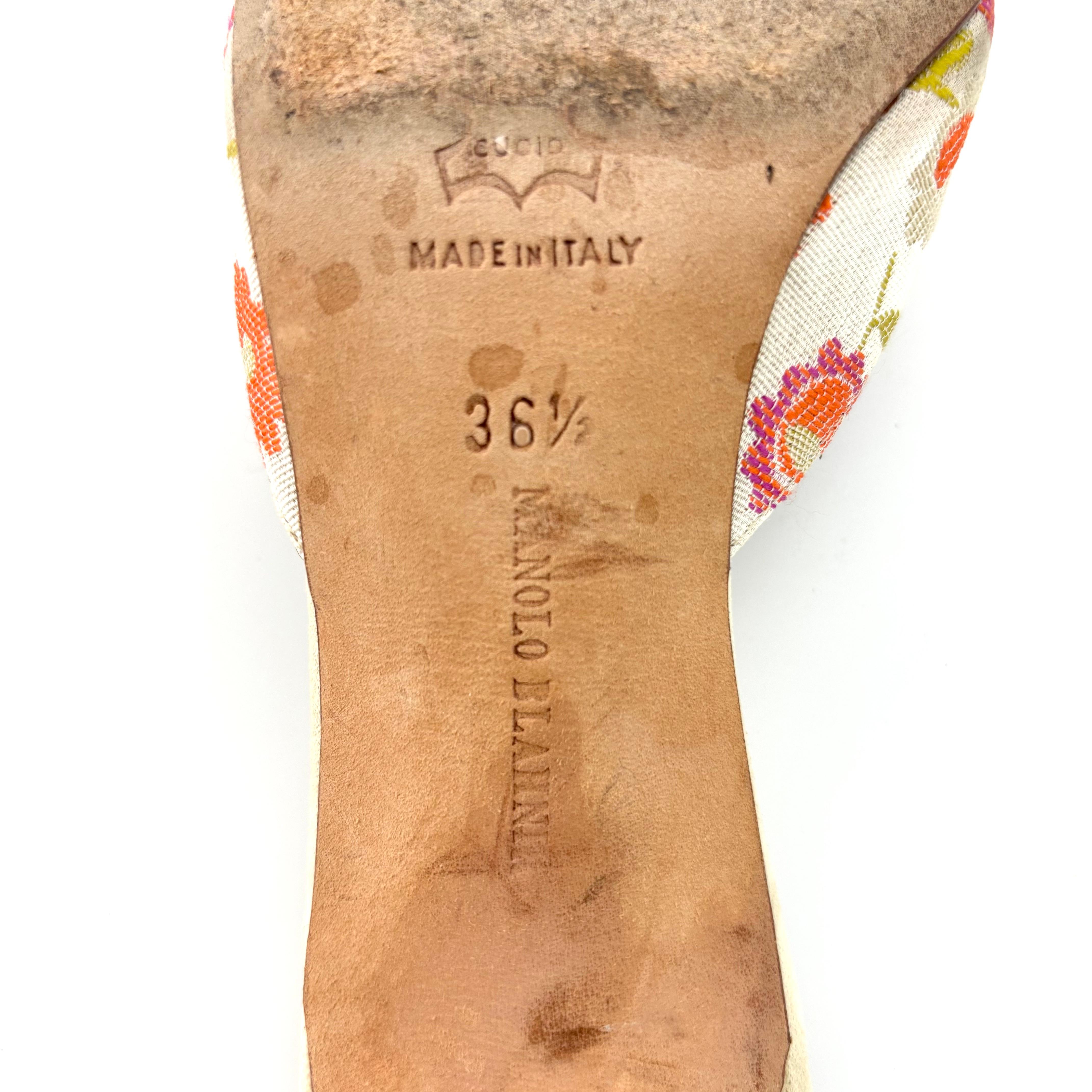 Manolo Blahnik Retro Vintage Floral Applique Pointed Toe Kitten Heel Mules 36.5 Pour femmes en vente