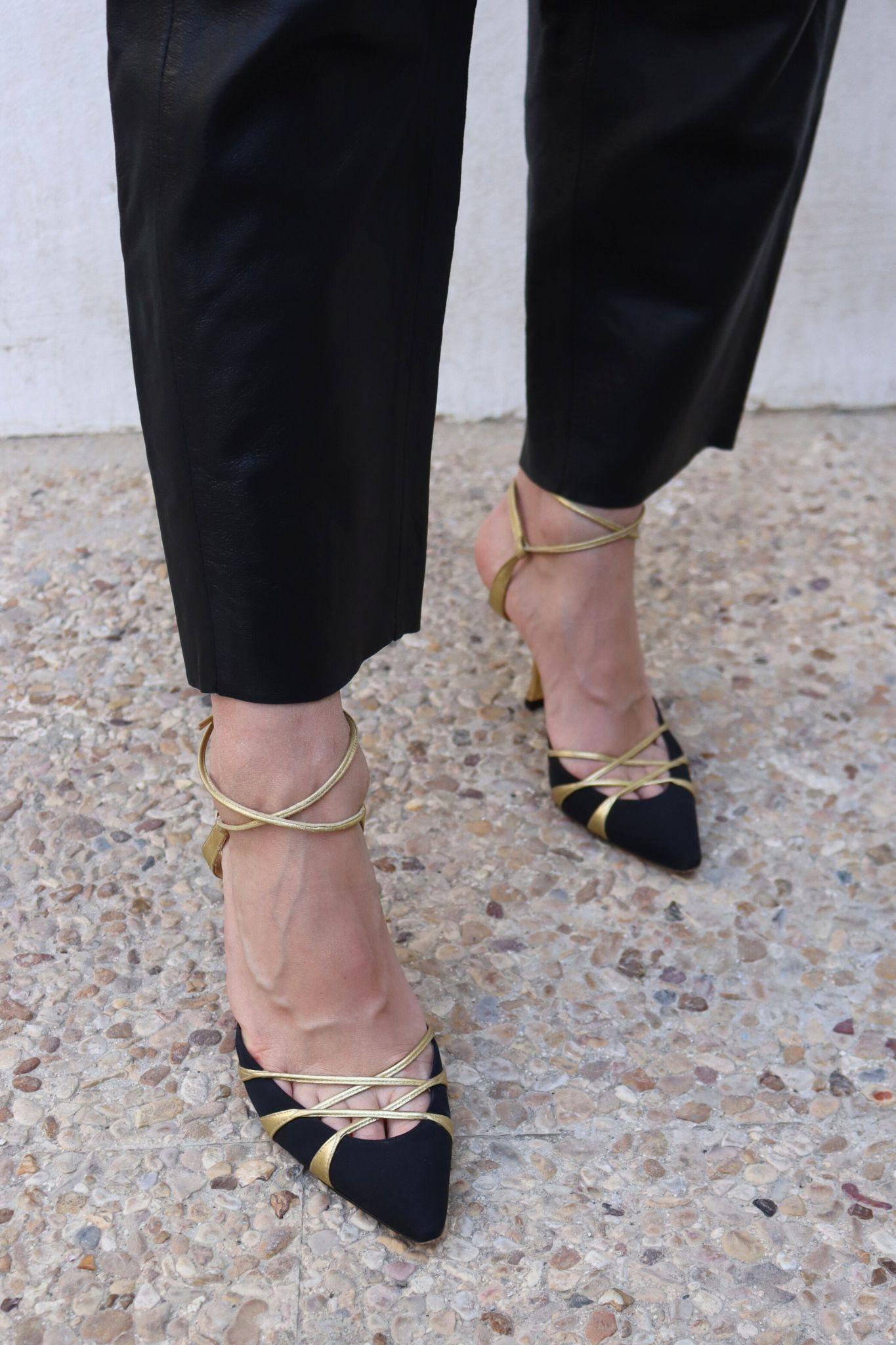 Manolo Blahnik Satin Accent Strappy Sling-back Pumps, Features Pointed-Toes, Stiletto Heels, Wrap-Around Straps  and Tie Closures.

Material: Satin and Leather
Size: EU 37.5
Heel Height: 8cm
Overall Condition: Good
Interior Condition: Signs of