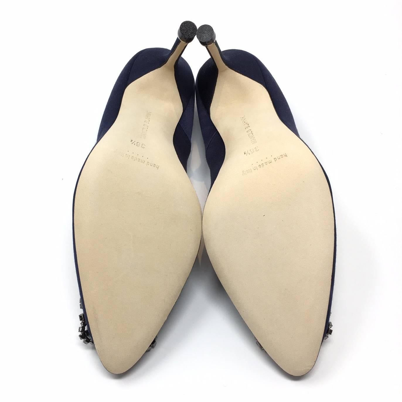 Manolo Blahnik
Hangs Embellished Pump
Satin Dark Bluen
Size 36 1/2 
9 cm Heels 
Like new conditions with box