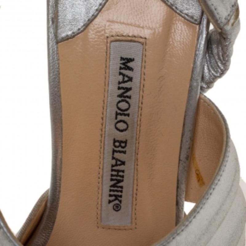Manolo Blahnik Pumps in pelle argentata e grosgrain grigio Alla Taglia 37 3