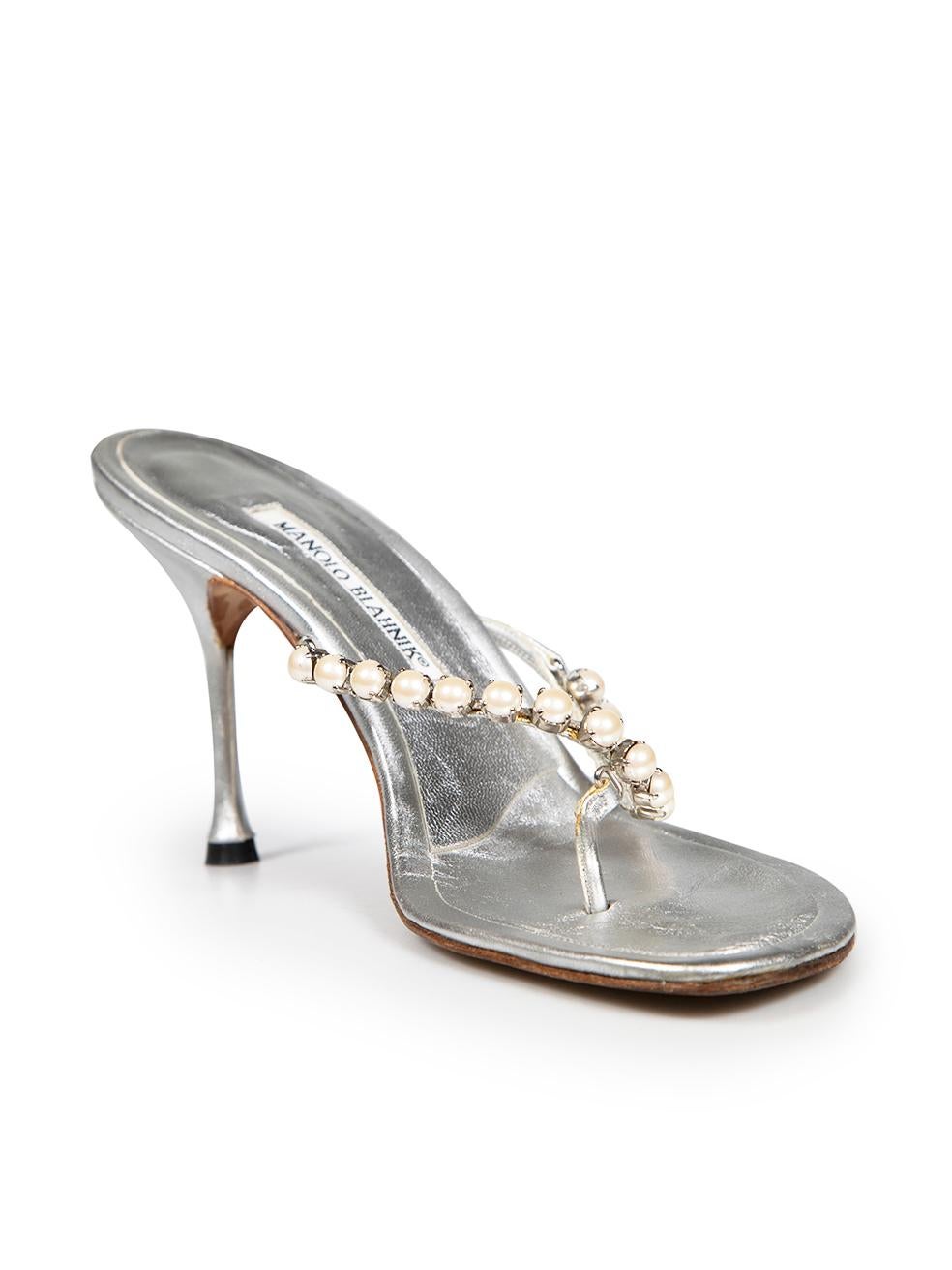 CONDITION is Good. Minor wear to shoes is evident. Light wear to both heels with small scuffs and scratches to the leather and scratches on the pearl embellishments on this used Manolo Blahnik designer resale item.
 
 Details
 Silver
 Leather
