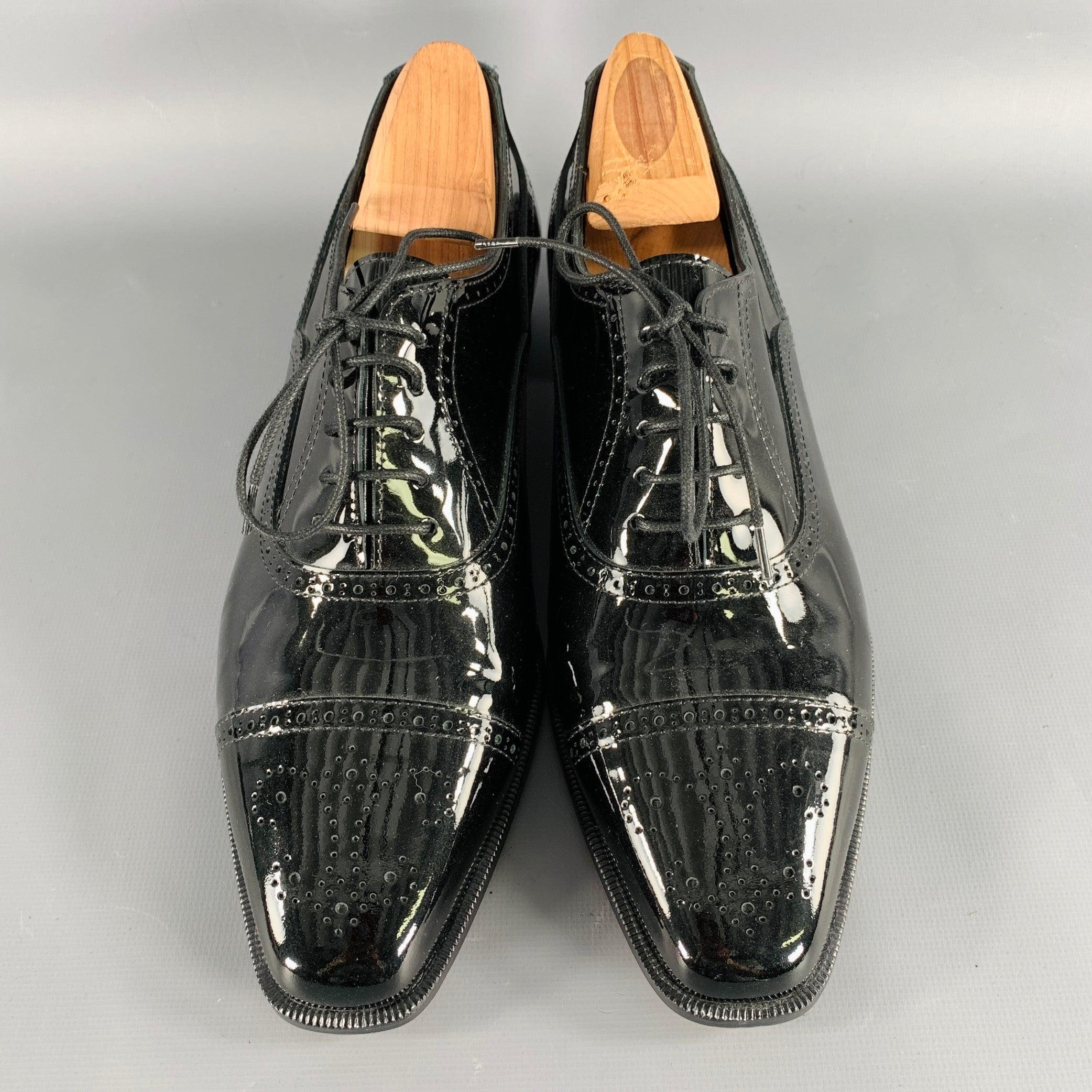 Women's MANOLO BLAHNIK Size 10.5 Black Perforated Patent Leather Cap Toe Shoes For Sale