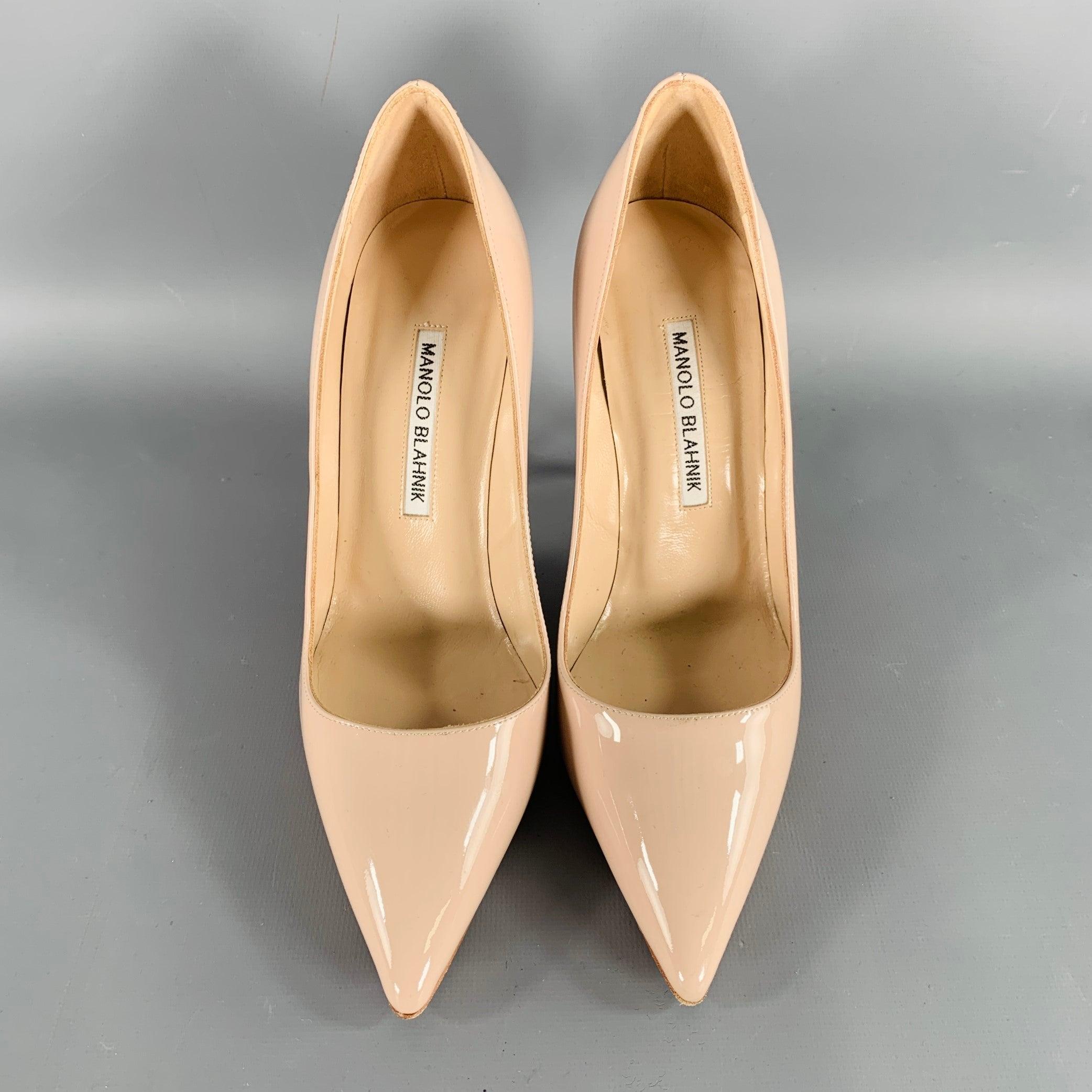 MANOLO BlahNIK escarpins à bout pointu en cuir verni beige chair taille 6 Excellent état - En vente à San Francisco, CA
