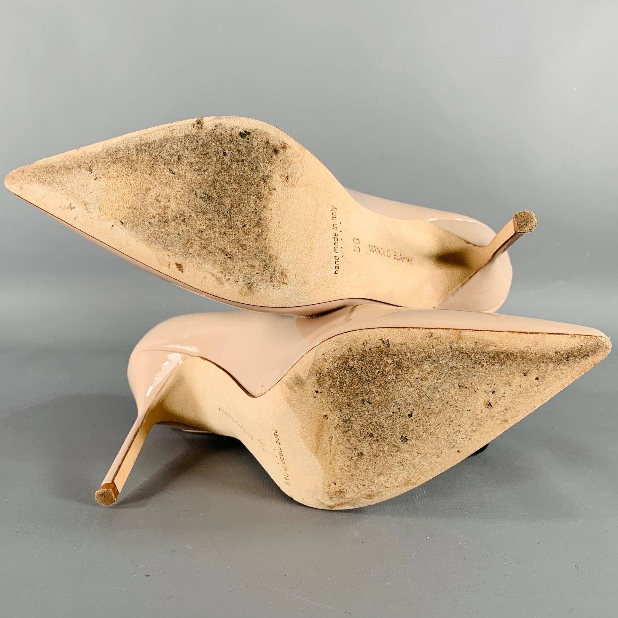 MANOLO BlahNIK escarpins à bout pointu en cuir verni beige chair taille 6 en vente 1