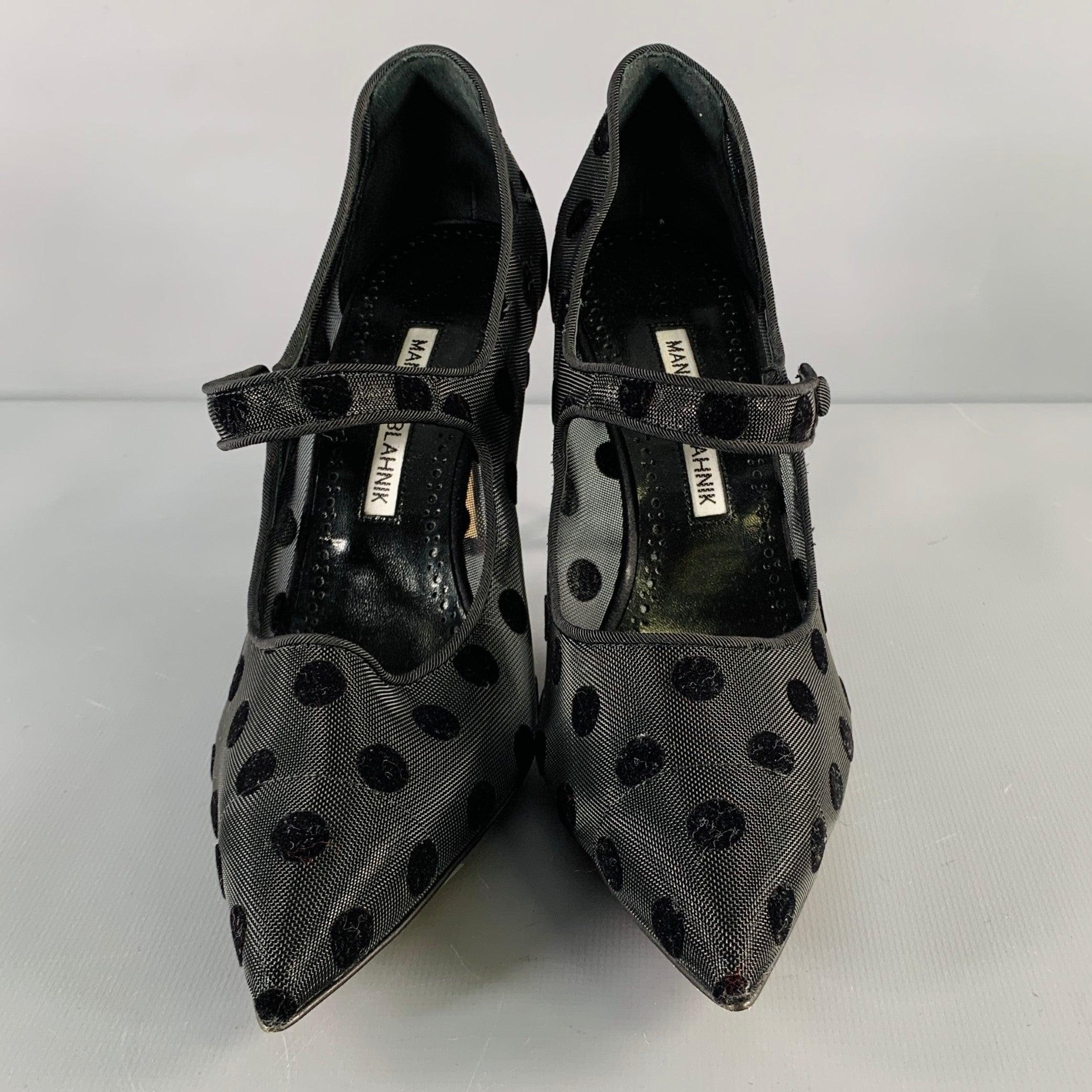 MANOLO BLAHNIK Größe 7,5 Schwarze gepunktete Mary Jane Pumps Damen im Angebot