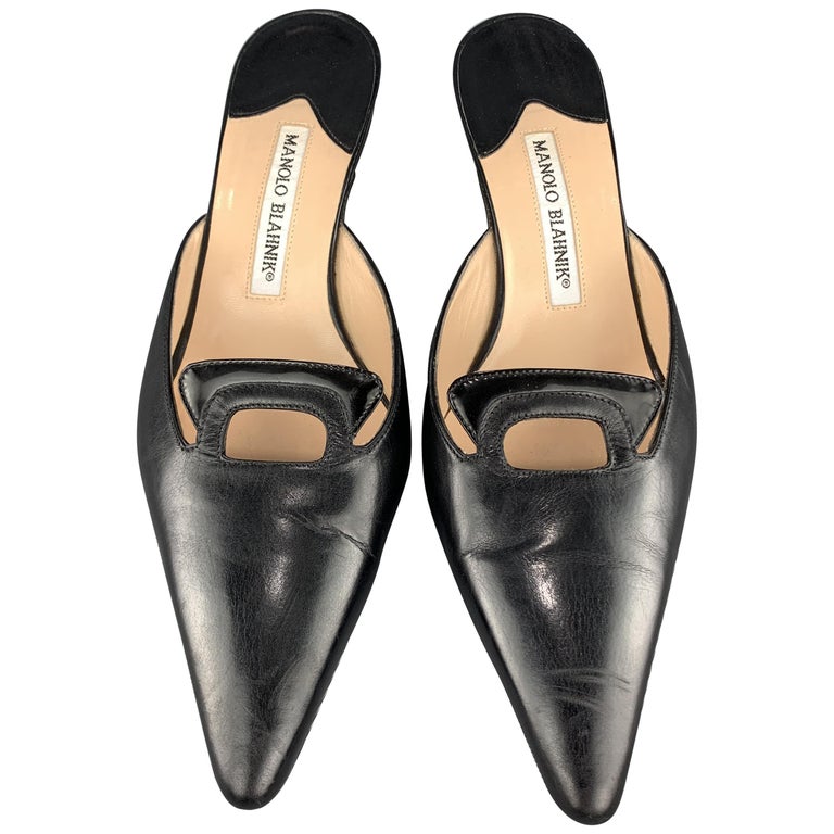 black flat pointed mules