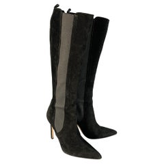 Manolo Blahnik Taille 8.5 Bottes en daim noir à bout pointu et à talon aiguille