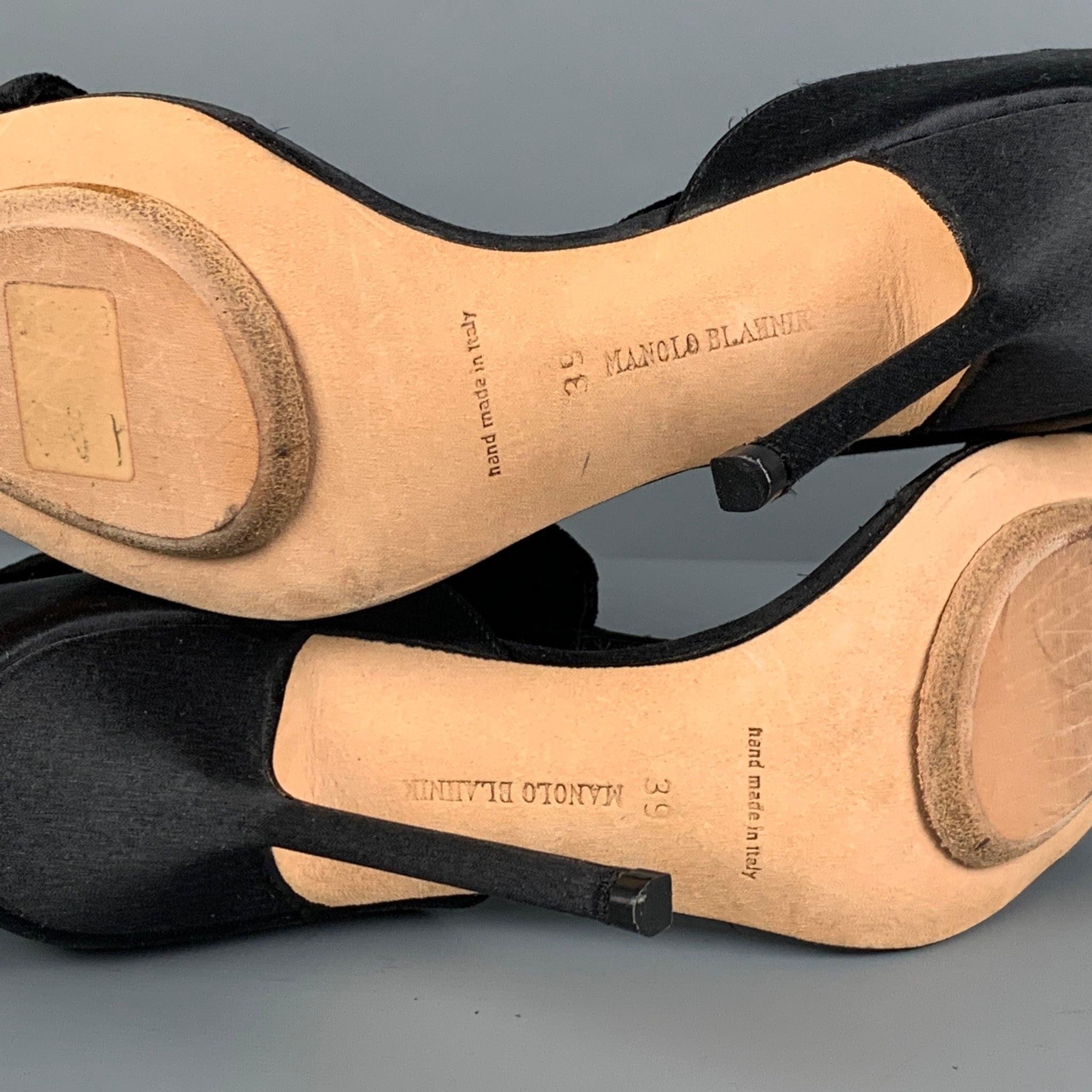 MANOLO BLAHNIK Size 9 Black Satin T- Strap Sandals For Sale 3